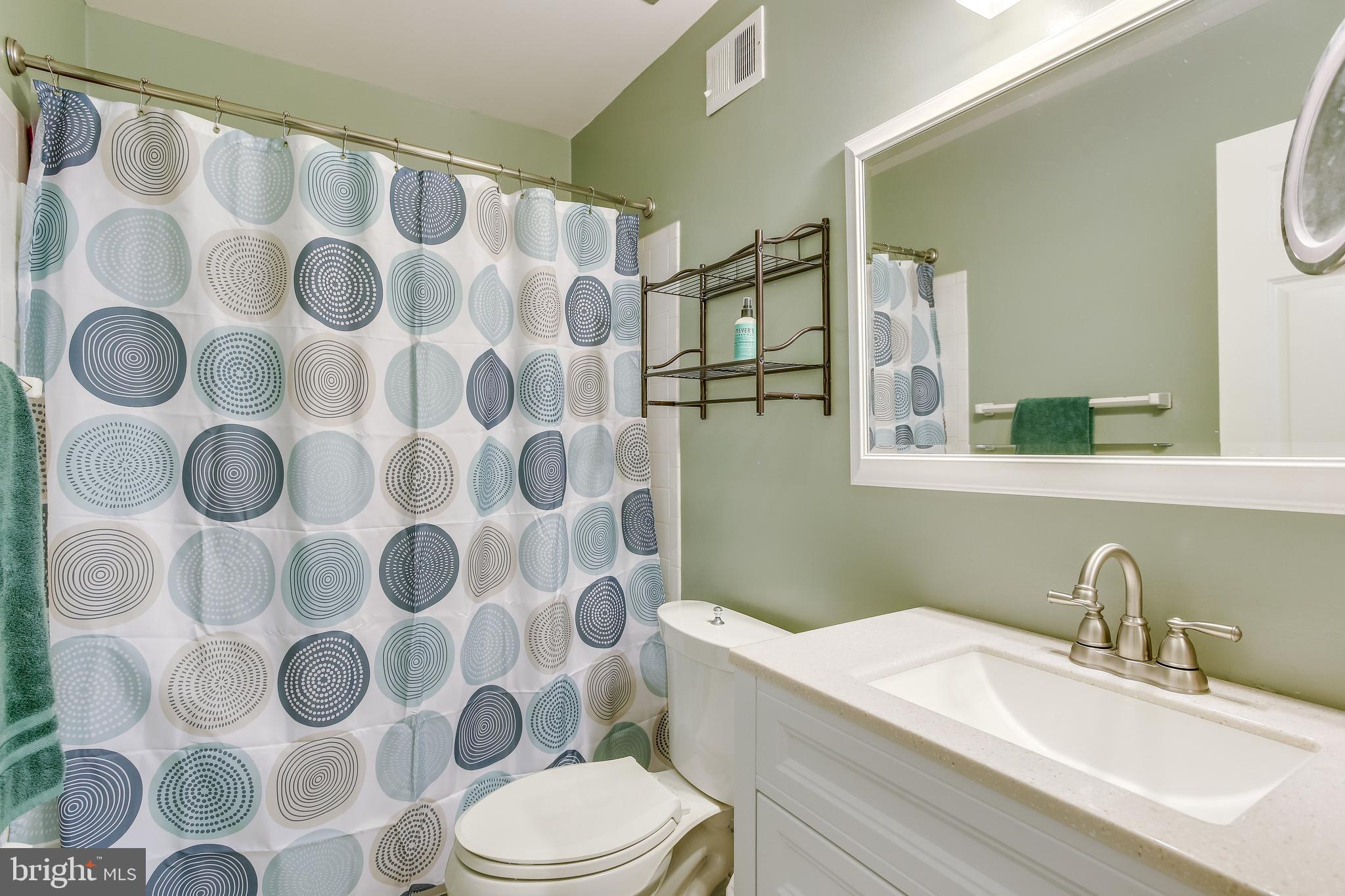 GOVERNORS SQUARE - Residential