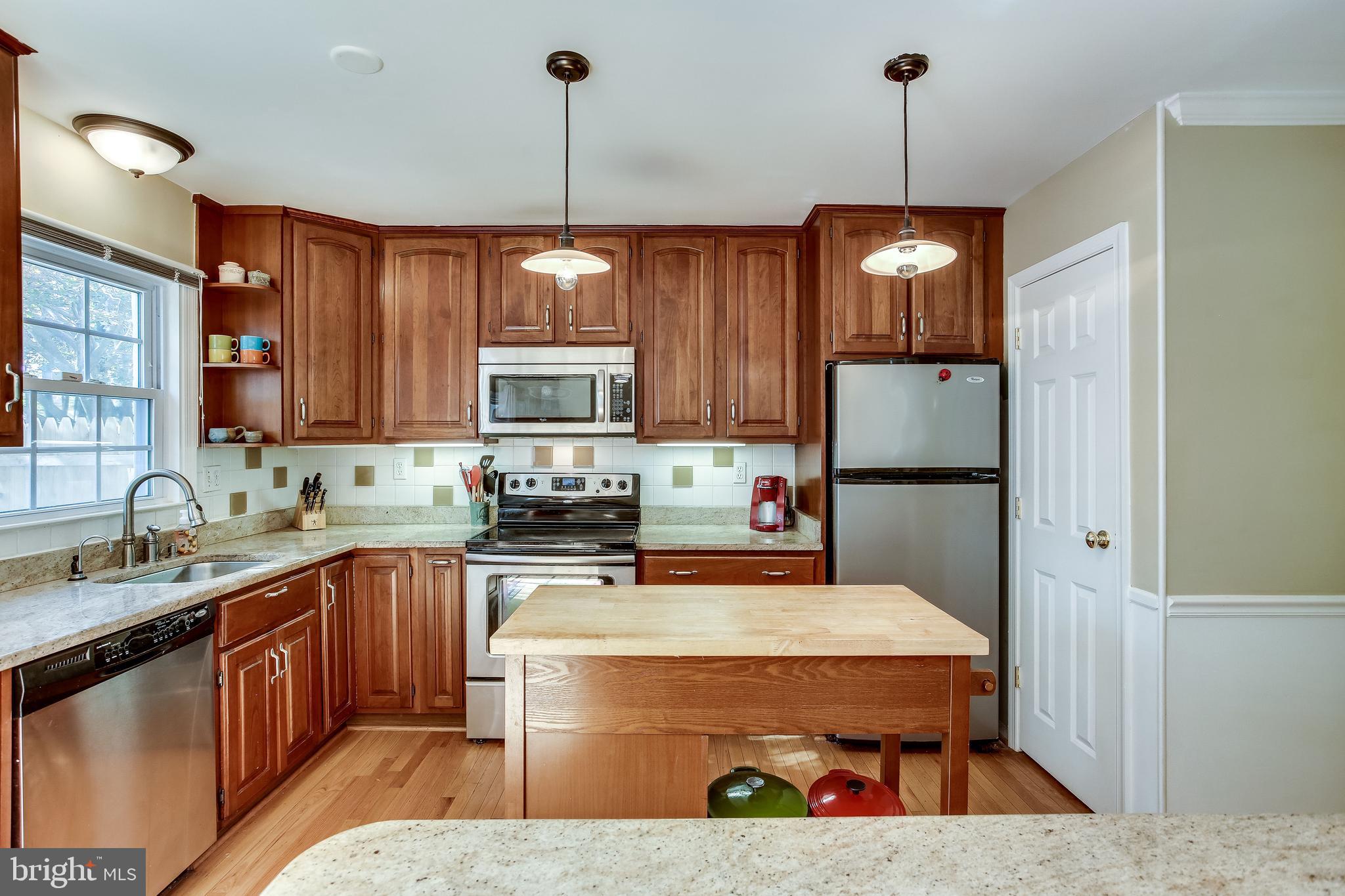 GOVERNORS SQUARE - Residential