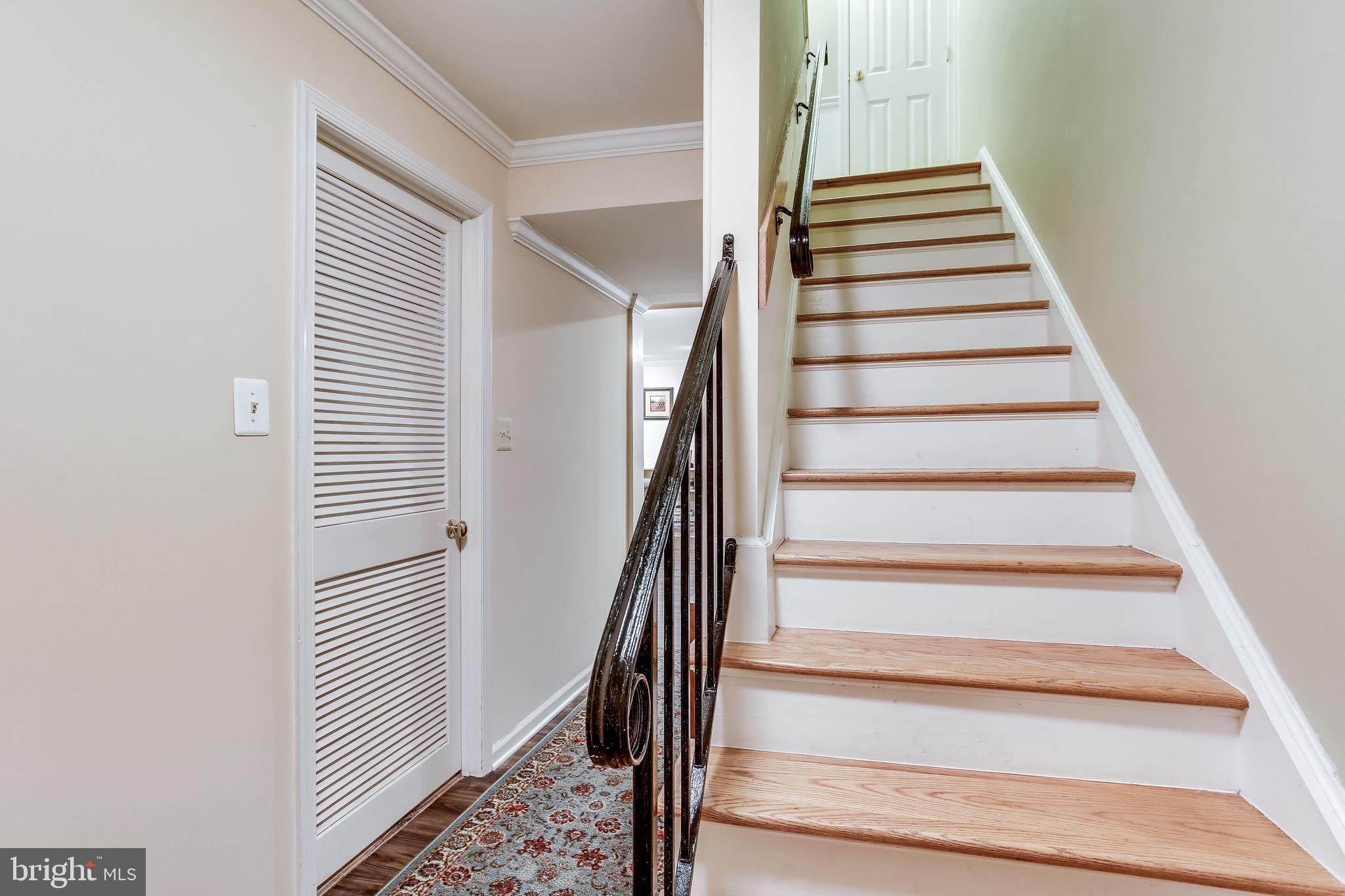 GOVERNORS SQUARE - Residential