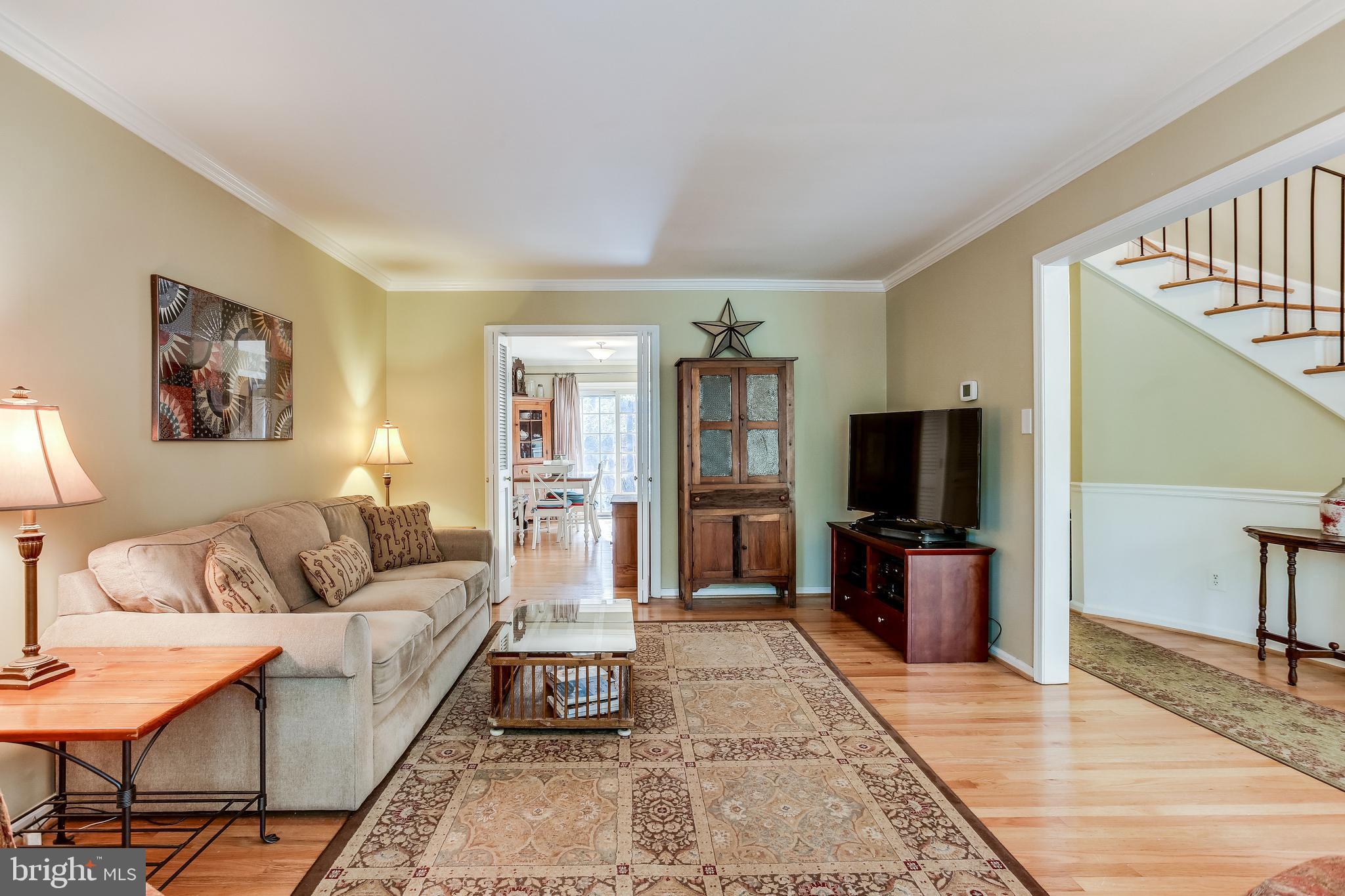 GOVERNORS SQUARE - Residential