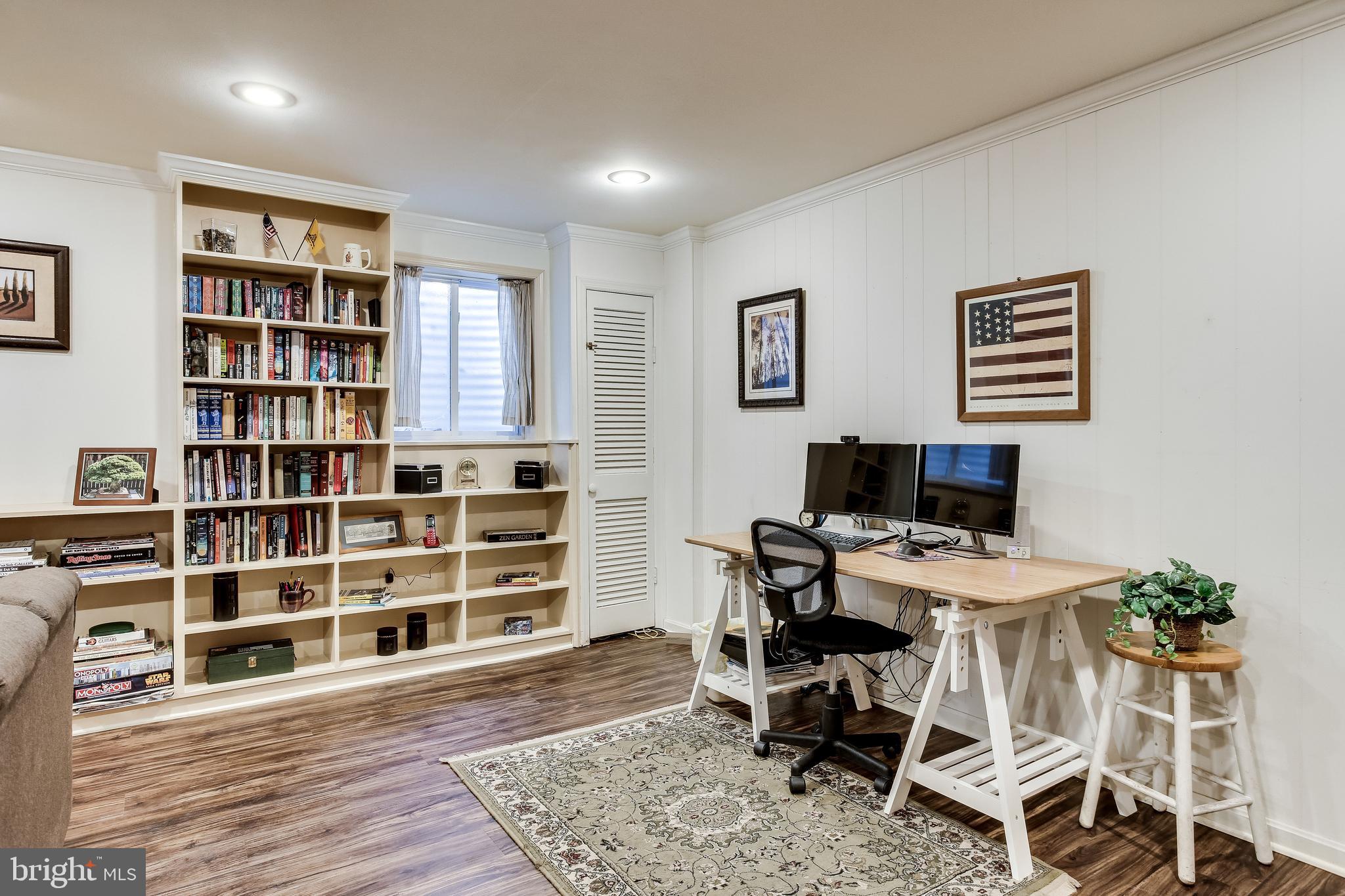 GOVERNORS SQUARE - Residential