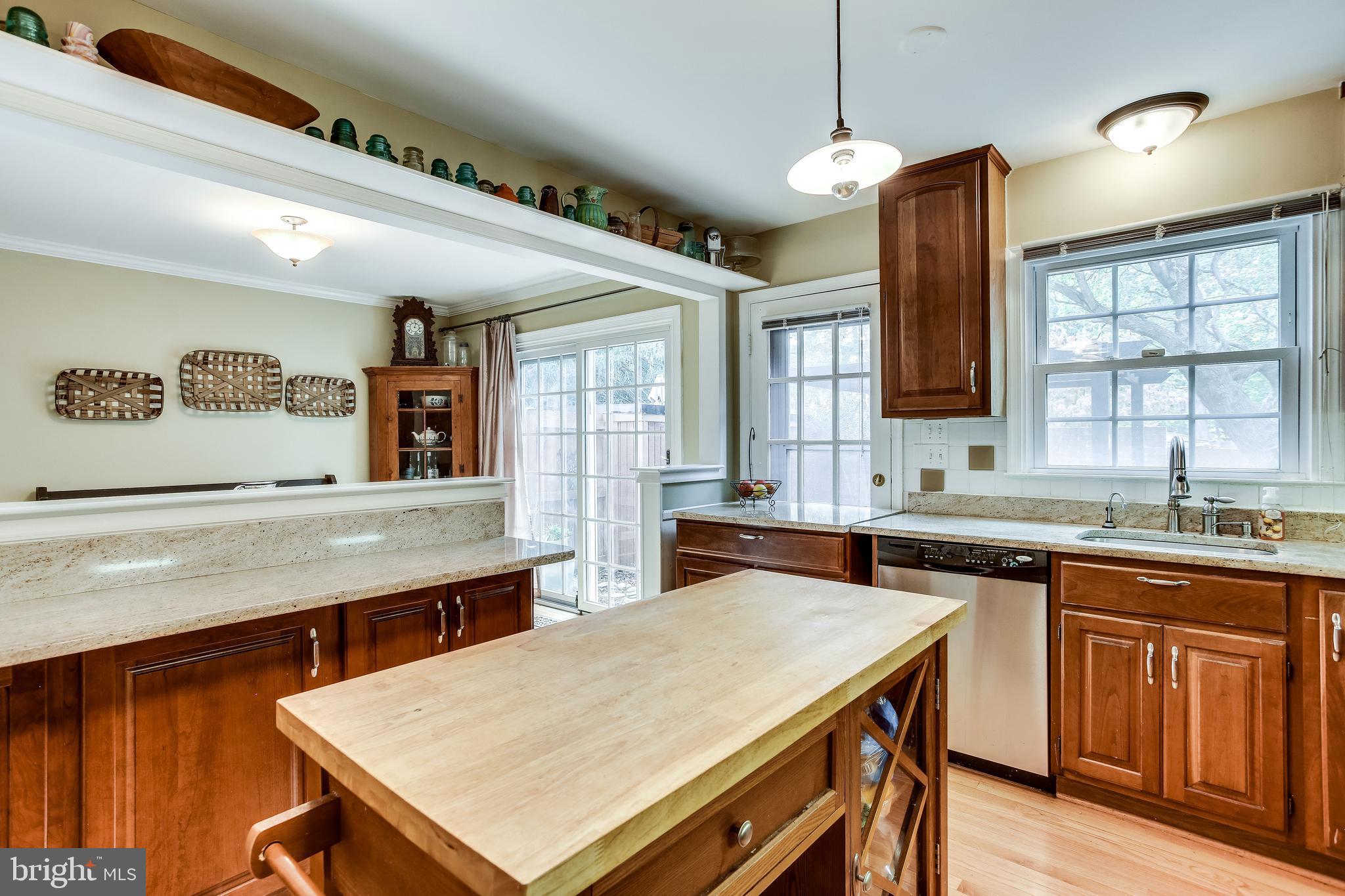 GOVERNORS SQUARE - Residential