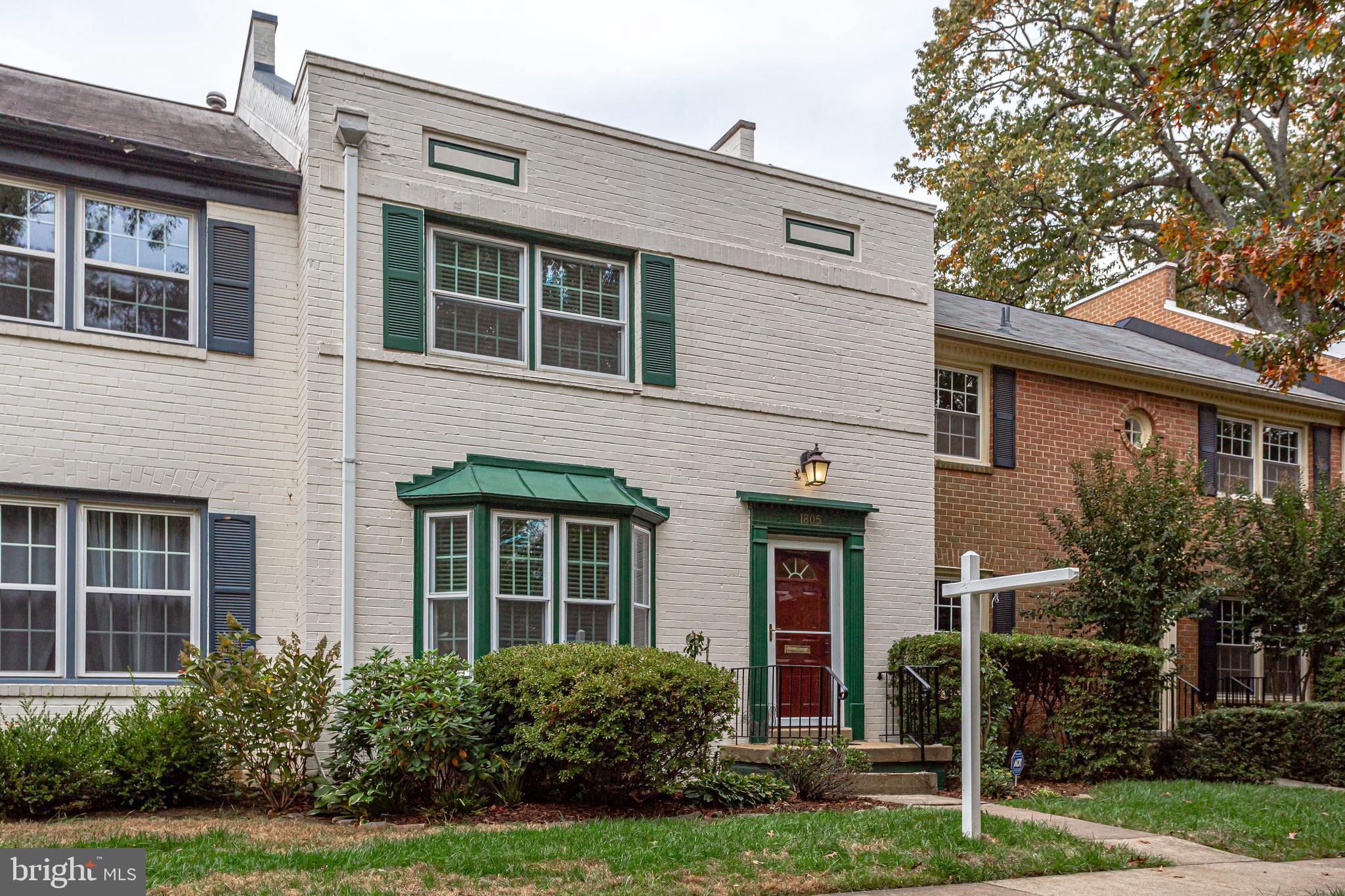 GOVERNORS SQUARE - Residential