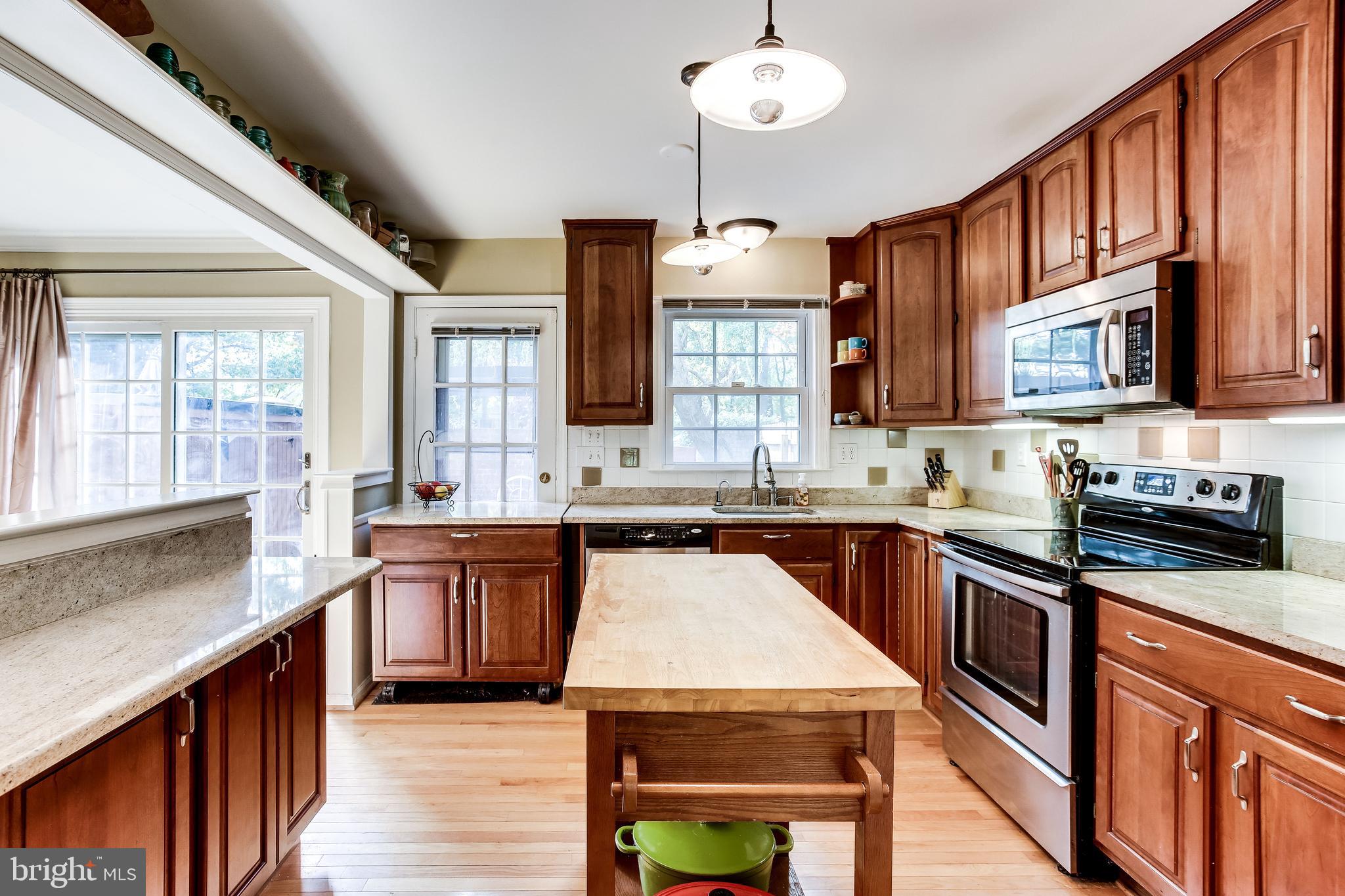 GOVERNORS SQUARE - Residential