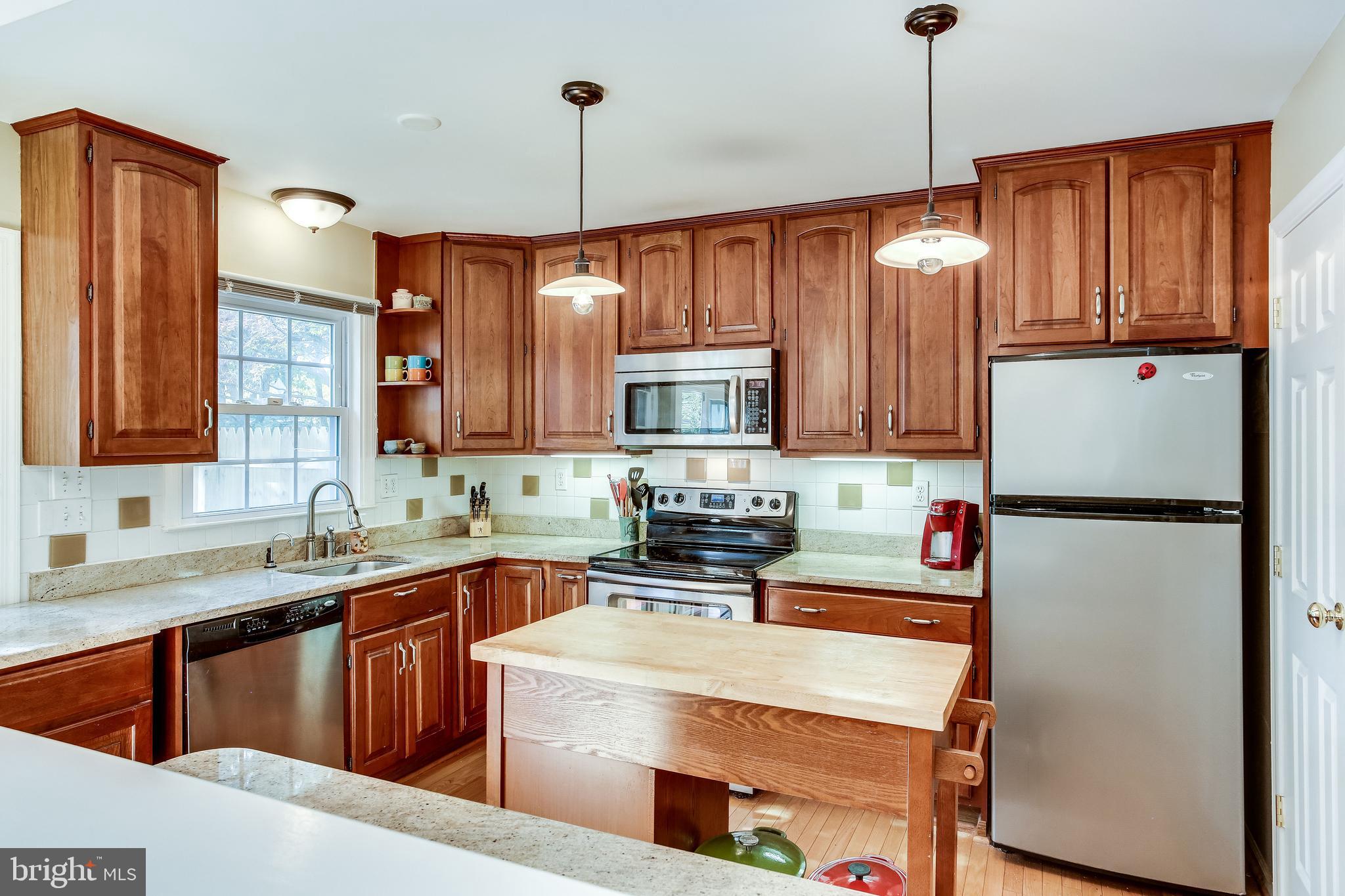 GOVERNORS SQUARE - Residential