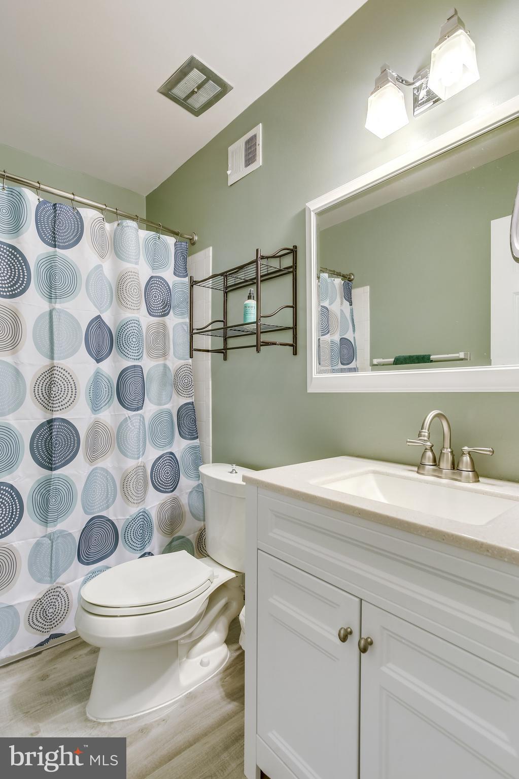 GOVERNORS SQUARE - Residential