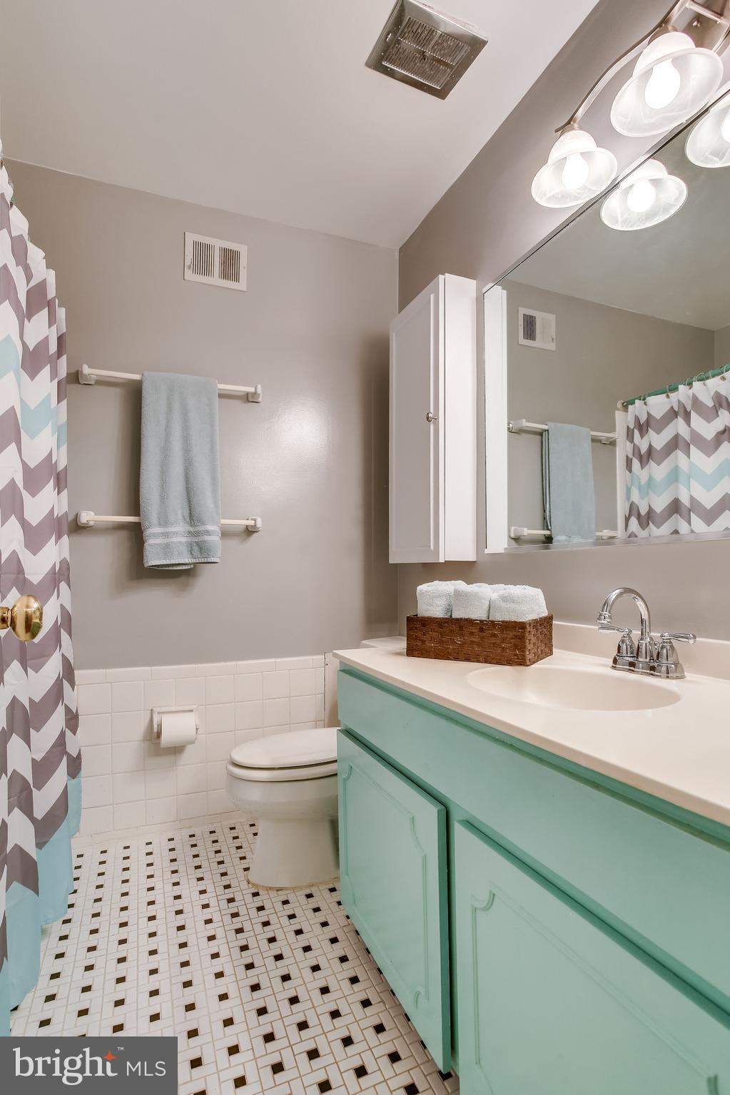 GOVERNORS SQUARE - Residential