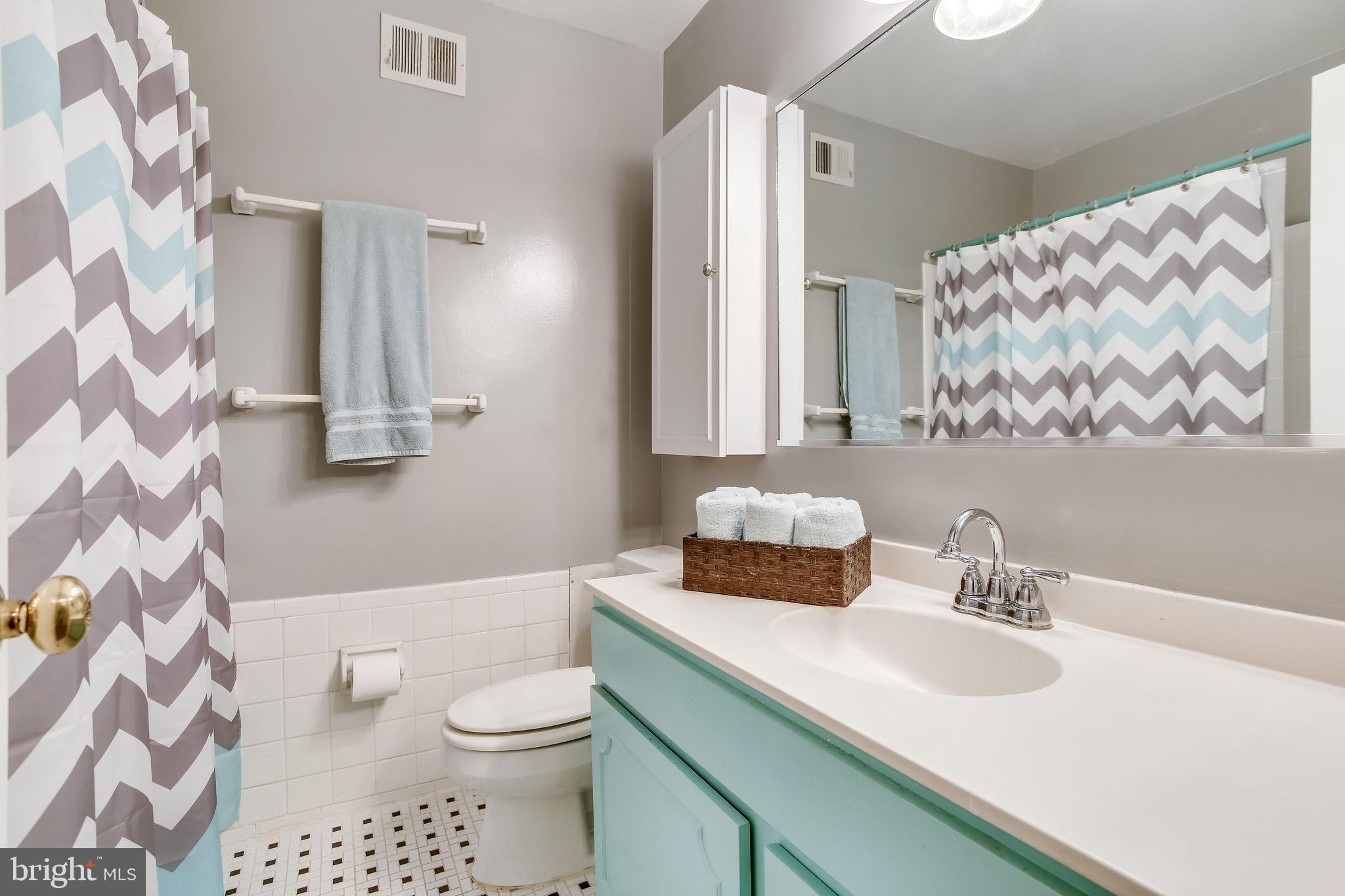 GOVERNORS SQUARE - Residential