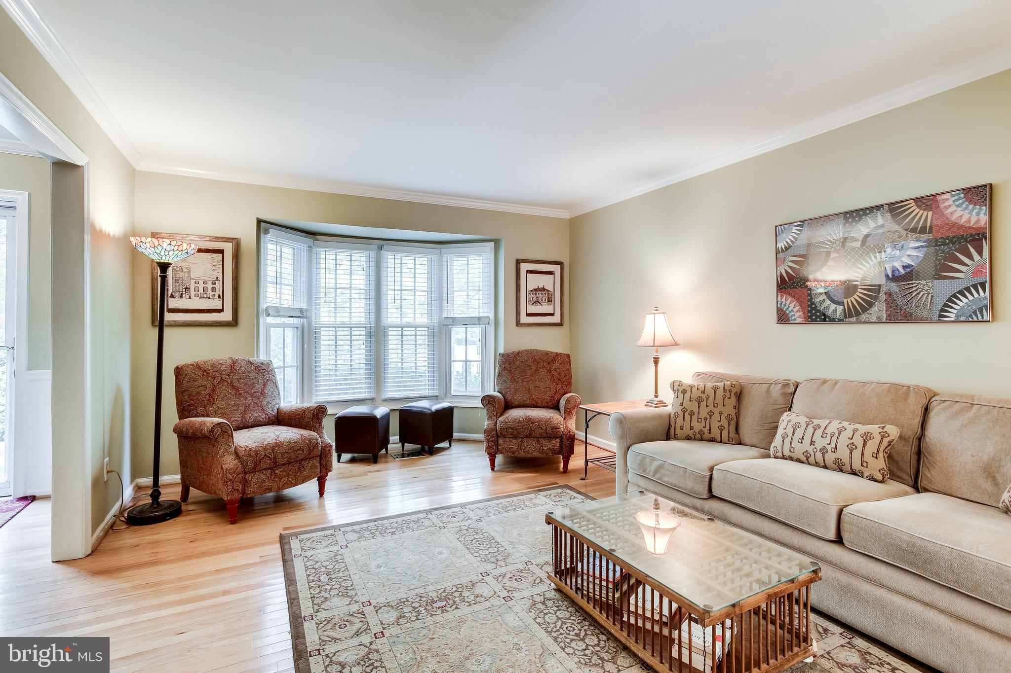 GOVERNORS SQUARE - Residential