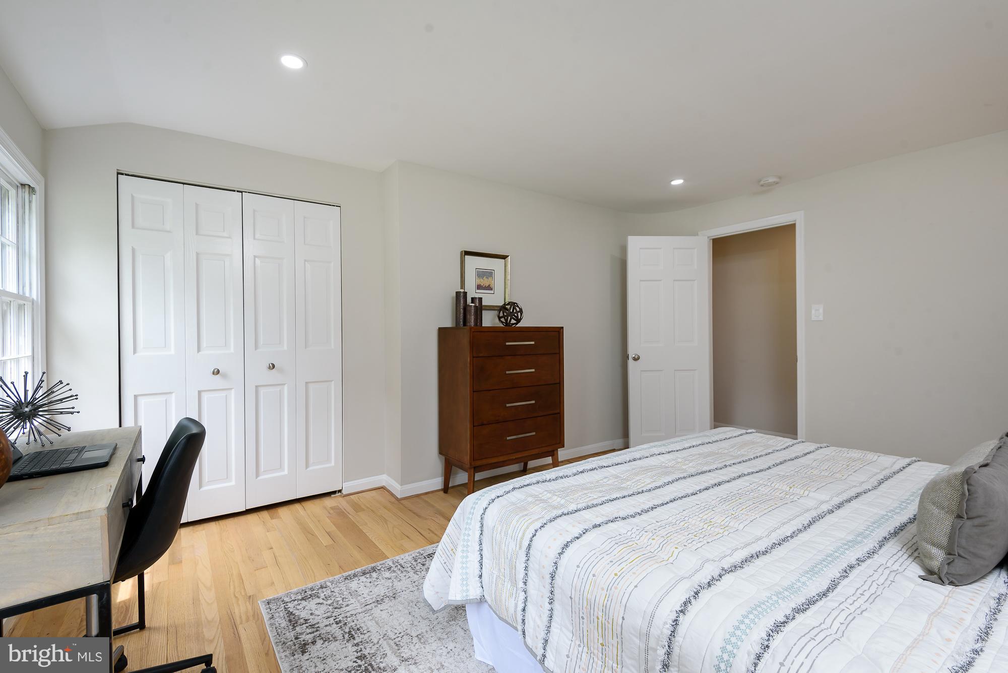 THE OAKS AT MCLEAN - Residential