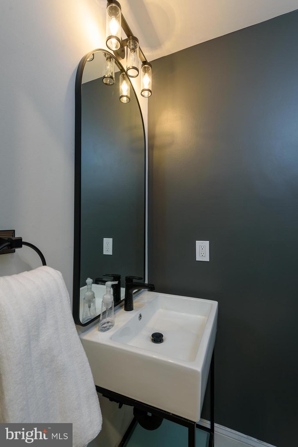 THE OAKS AT MCLEAN - Residential