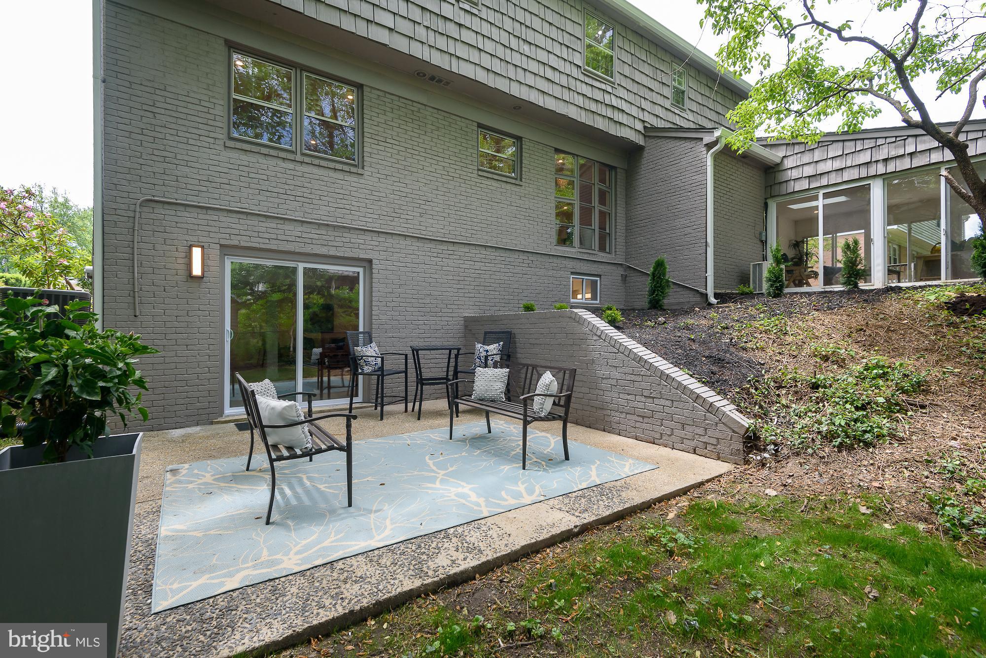 THE OAKS AT MCLEAN - Residential