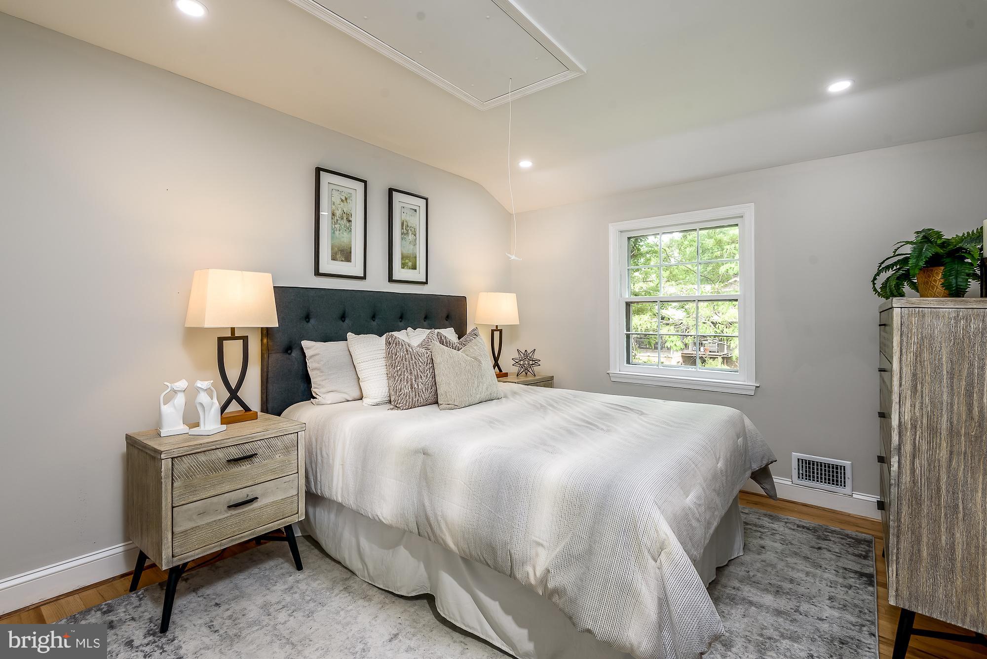 THE OAKS AT MCLEAN - Residential