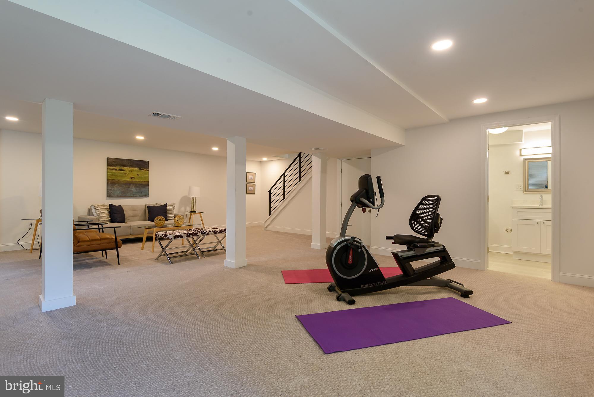 THE OAKS AT MCLEAN - Residential