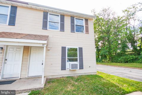 Townhouse For Rent - 32 Beau Rivage Drive<br/> GLASSBORO, NJ 08028