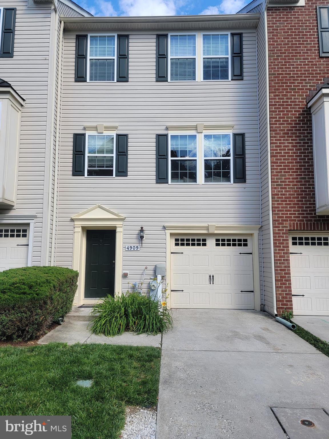 DORSEY CROSSING - Residential Lease