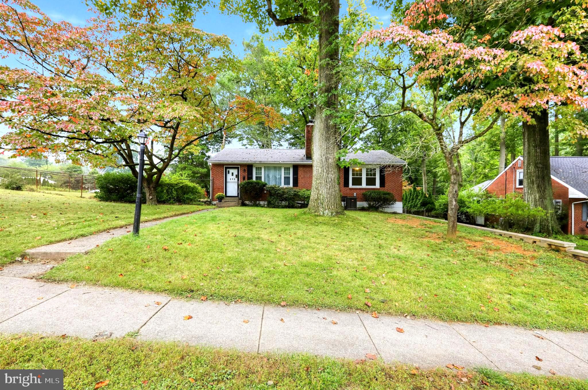 215 PARKVIEW DRIVE