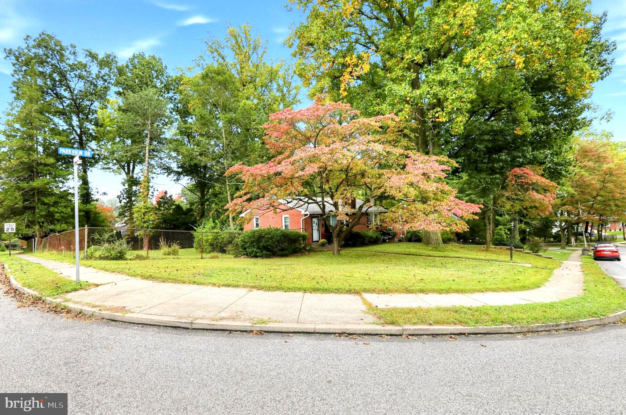 215 PARKVIEW DRIVE