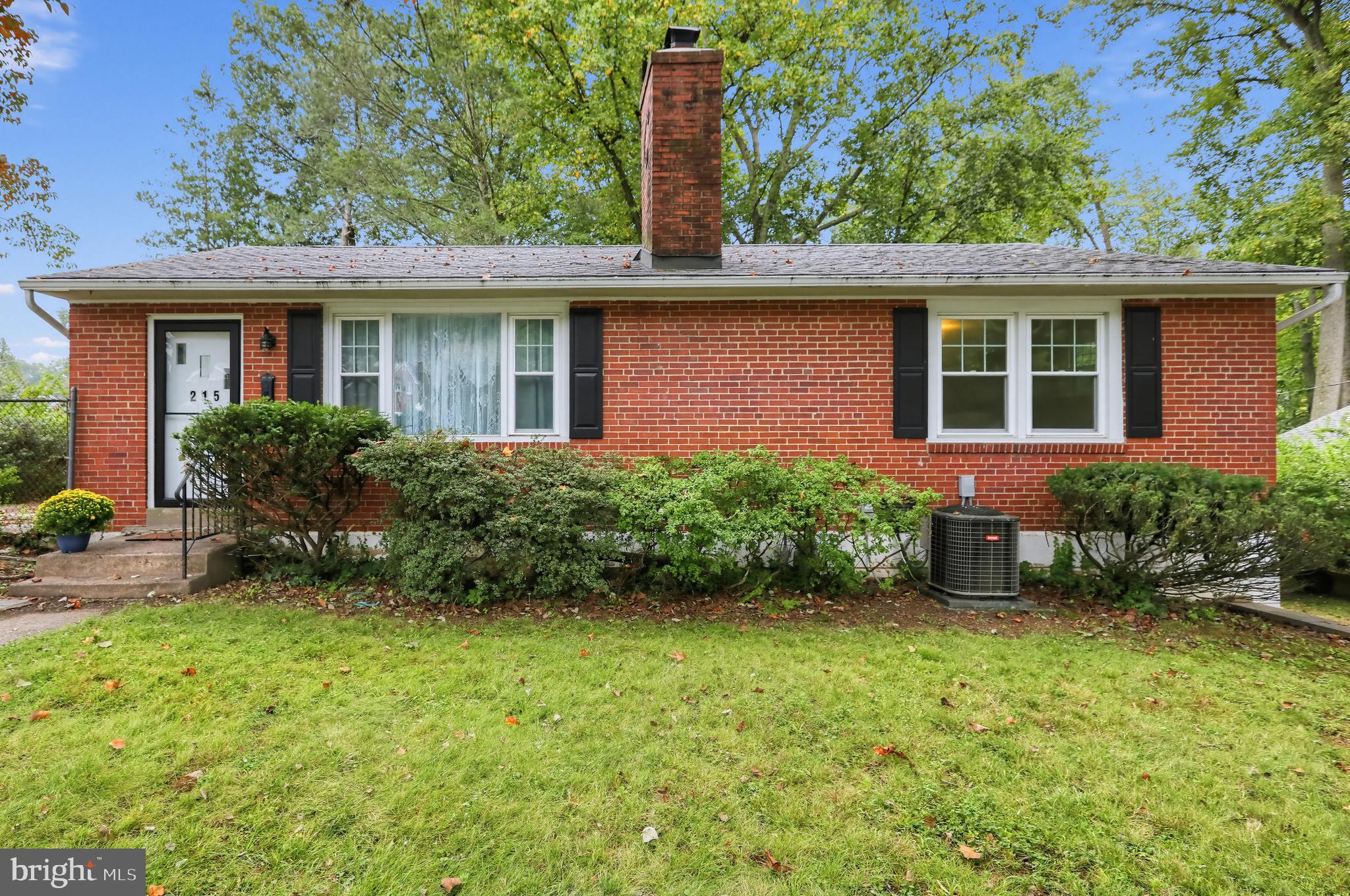 215 PARKVIEW DRIVE