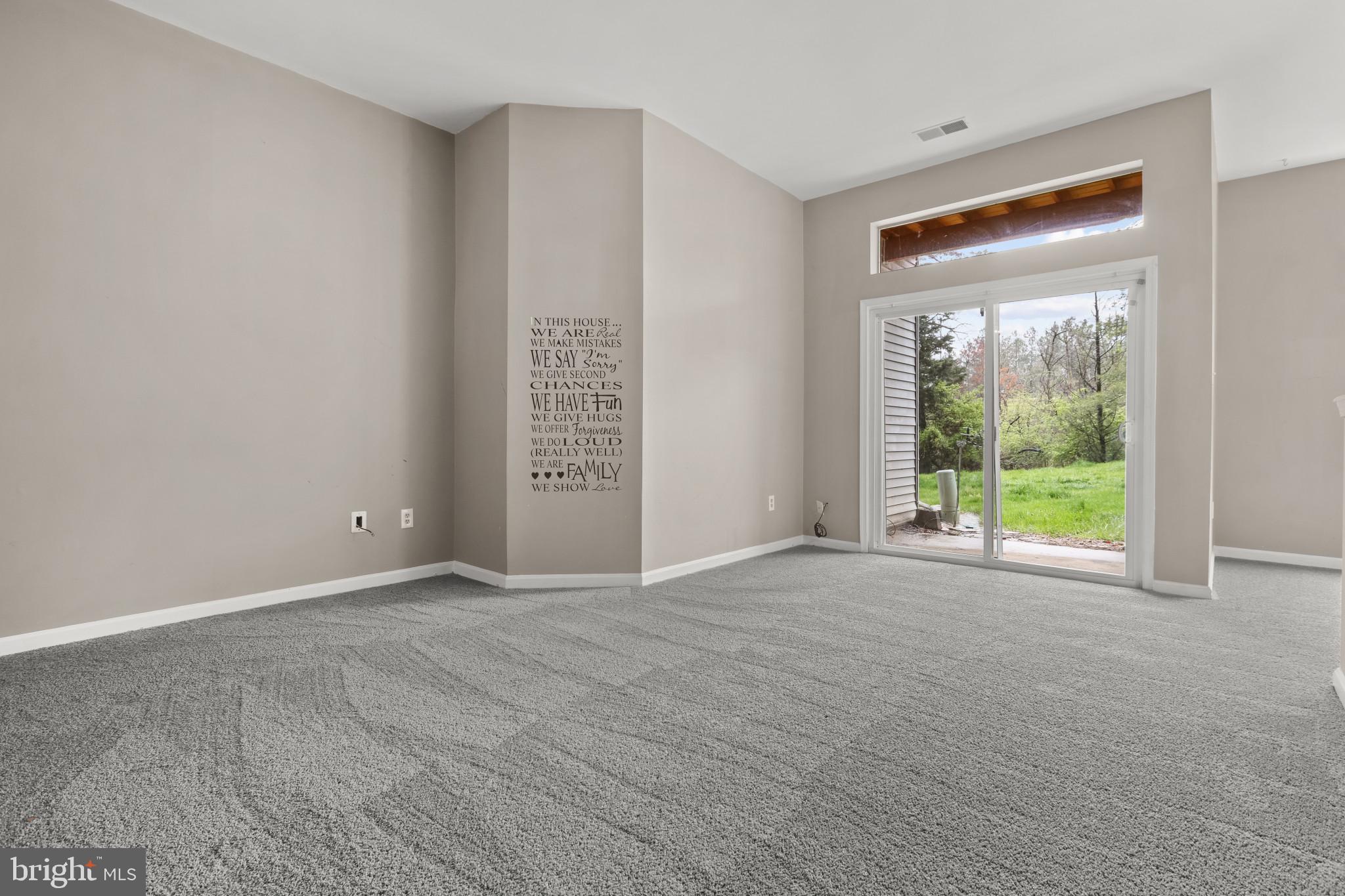 RIVERCHASE - Residential
