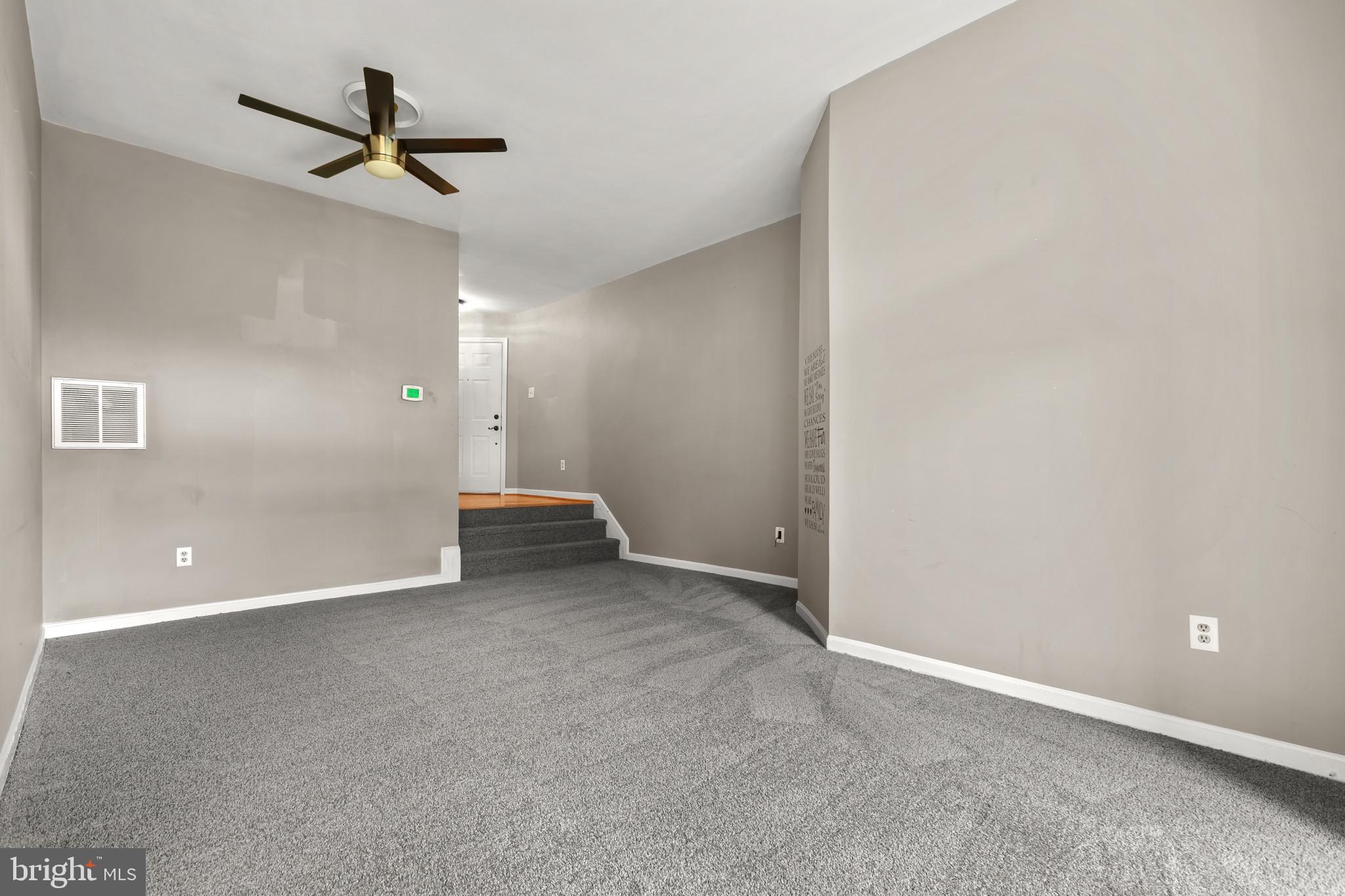 RIVERCHASE - Residential