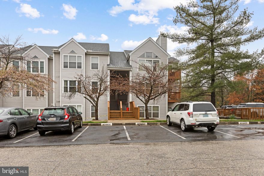NEAT & CLEAN CONDO LEADING OUT ONTO MAIN LEVEL OUTDOOR SPACE WITH A PRIVATE APPEAL.  ENJOY LARGE LIVING ROOM OFF OPEN KITCHEN CONCEPT.  HIGH CEILINGS MAKE FOR AN EXCITING FEEL.  BEDROOMS ARE SPACIOUS AND AVAILABLE FOR MOST FURNISHINGS.  COME SEE TODAY!