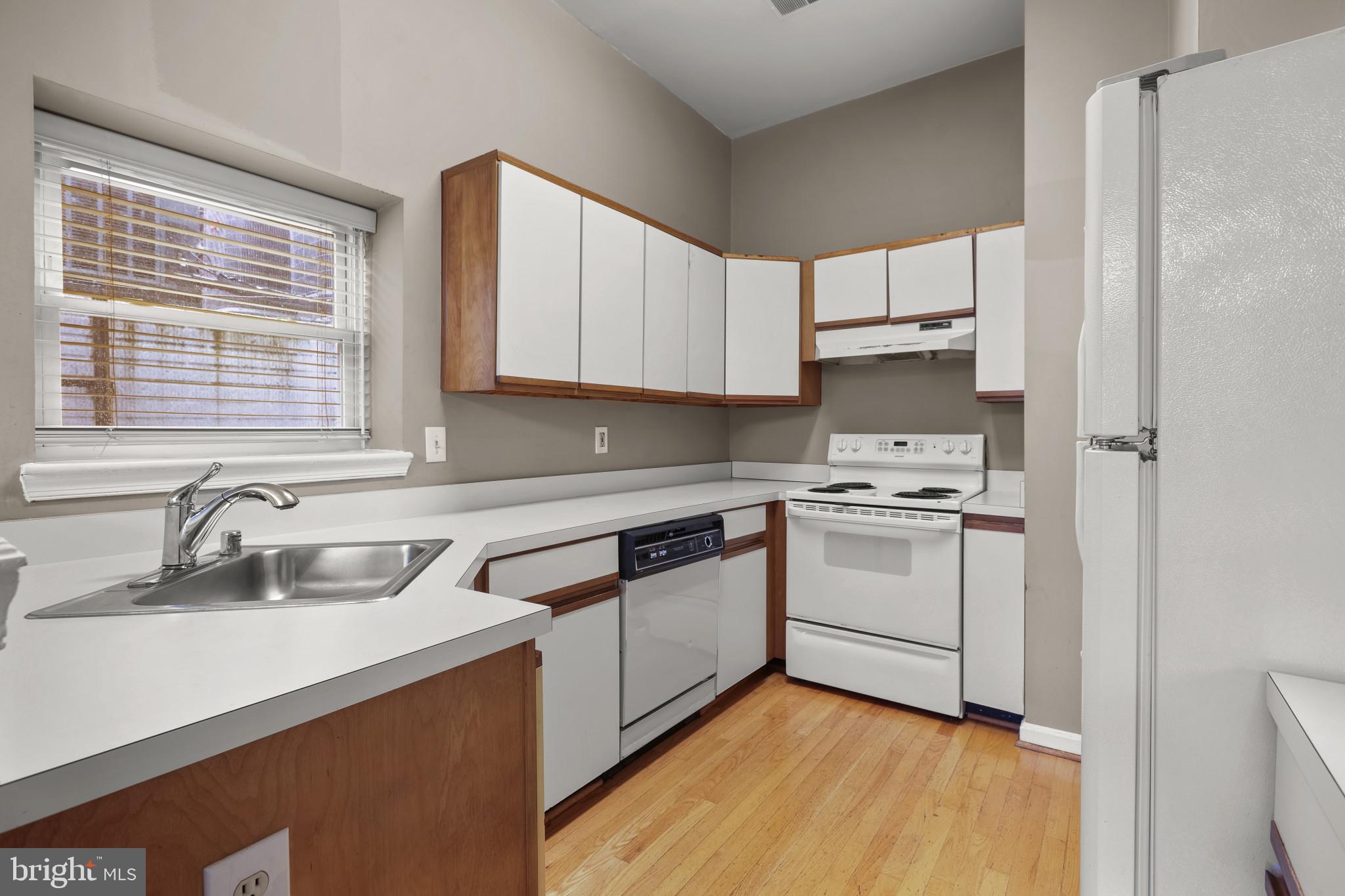 RIVERCHASE - Residential