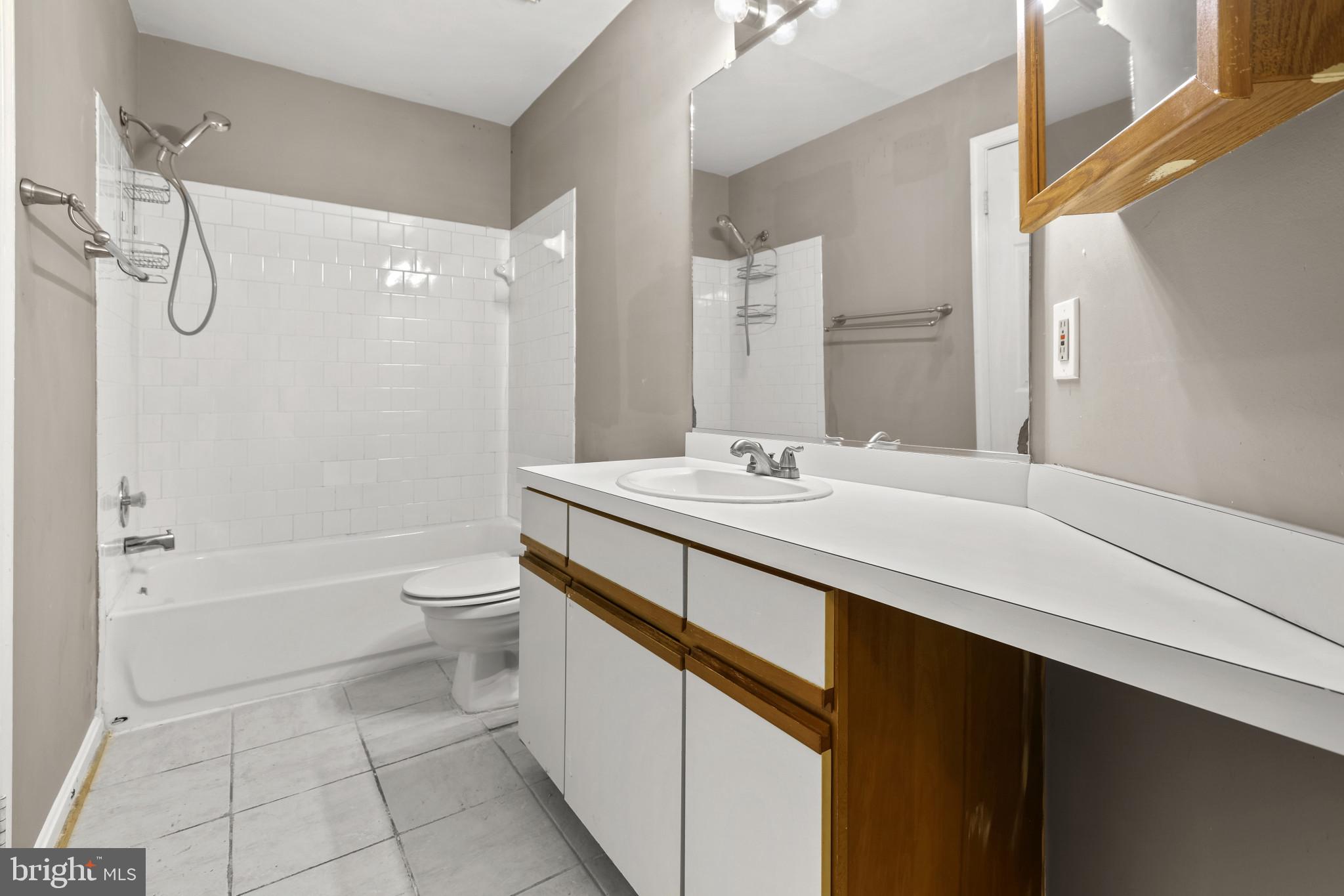 RIVERCHASE - Residential