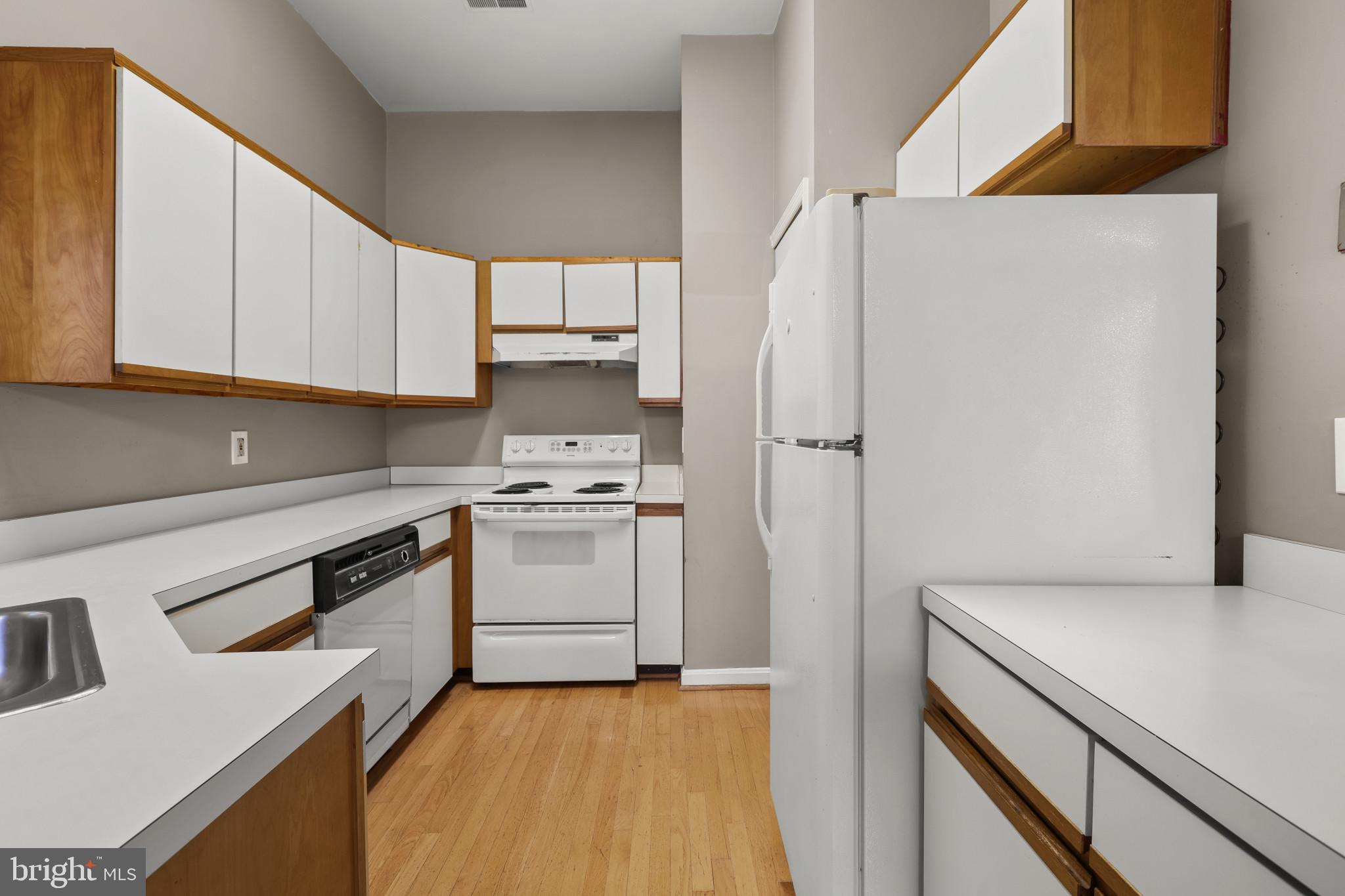 RIVERCHASE - Residential