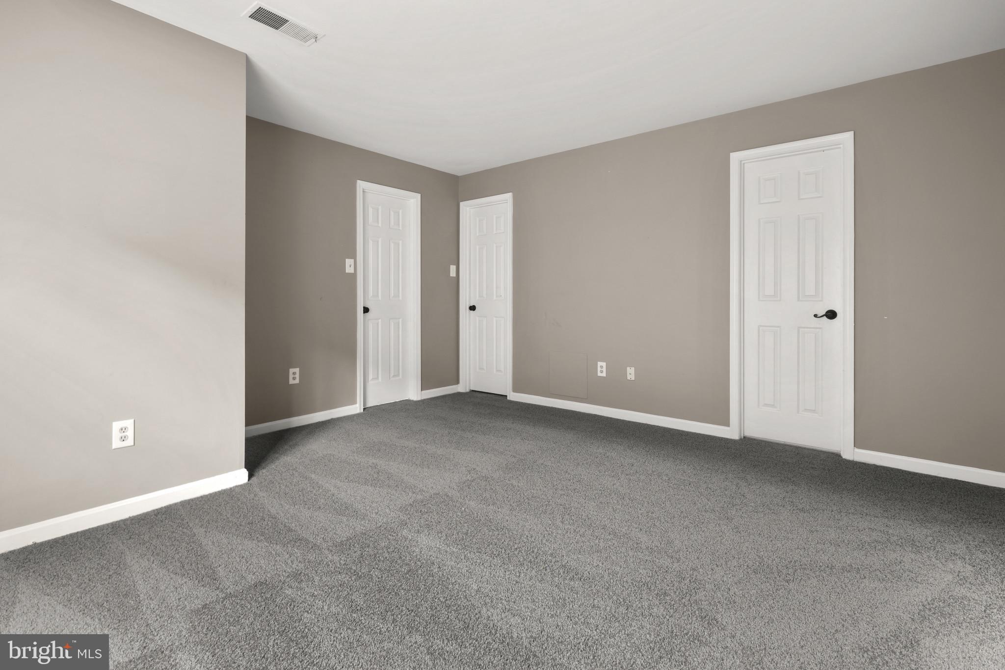 RIVERCHASE - Residential