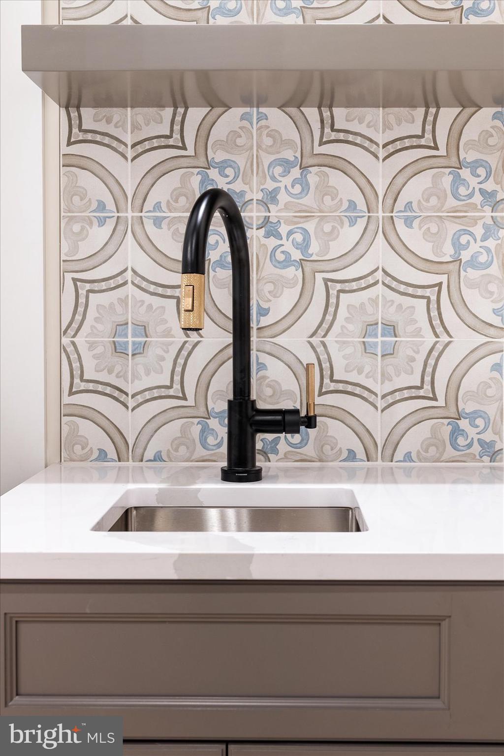 CAINE KEYS II EXT - Residential