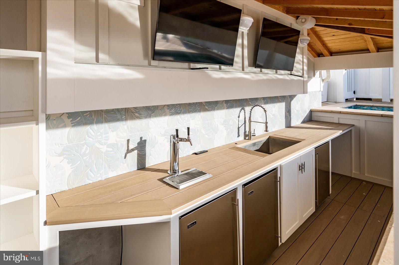 CAINE KEYS II EXT - Residential