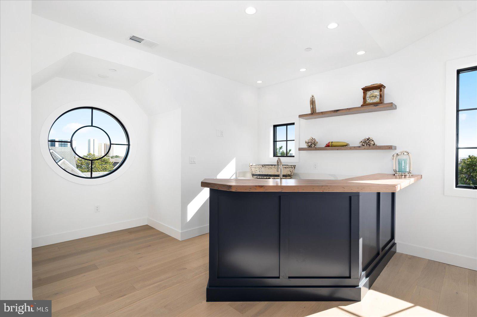 CAINE KEYS II EXT - Residential