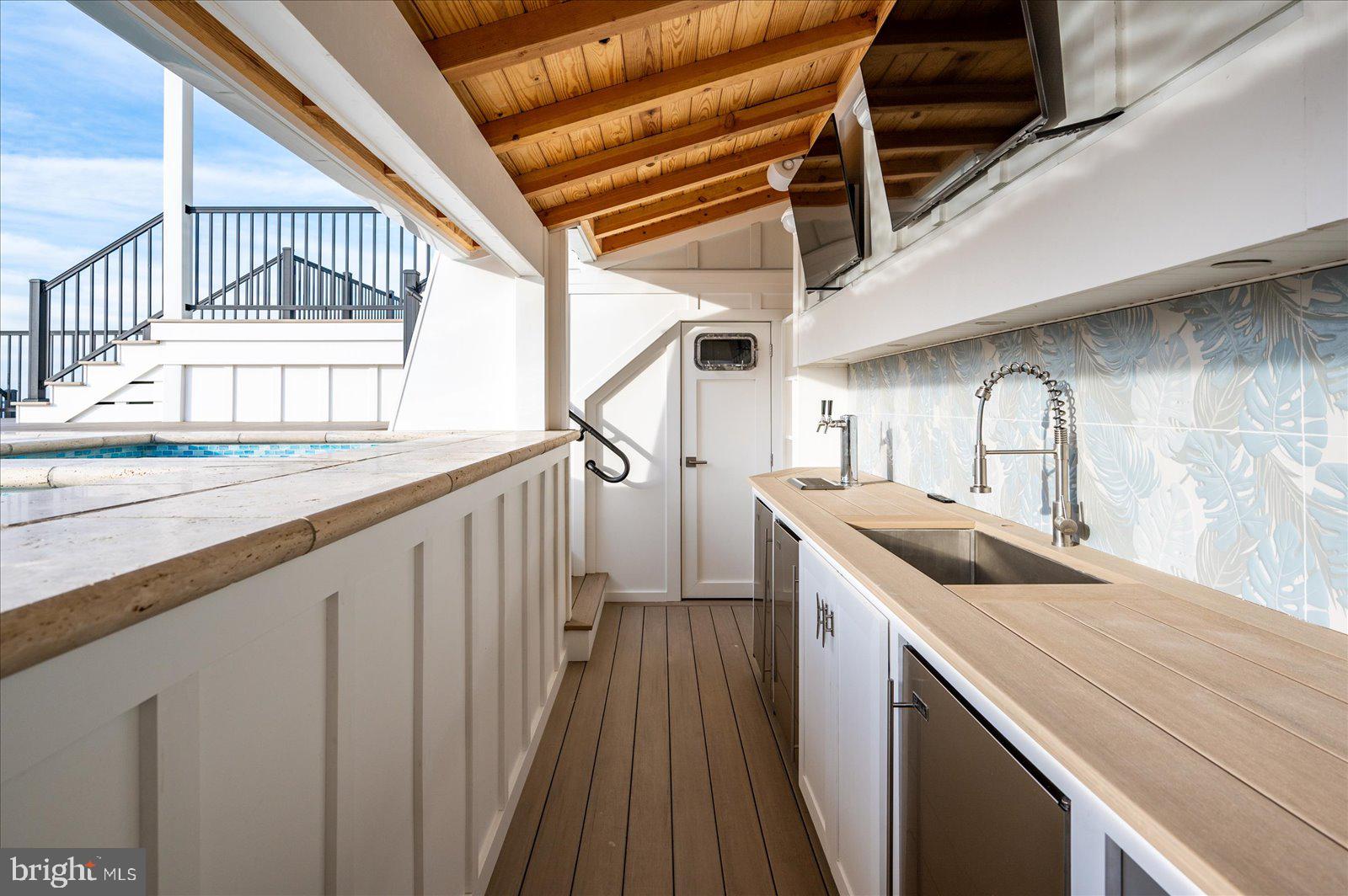 CAINE KEYS II EXT - Residential