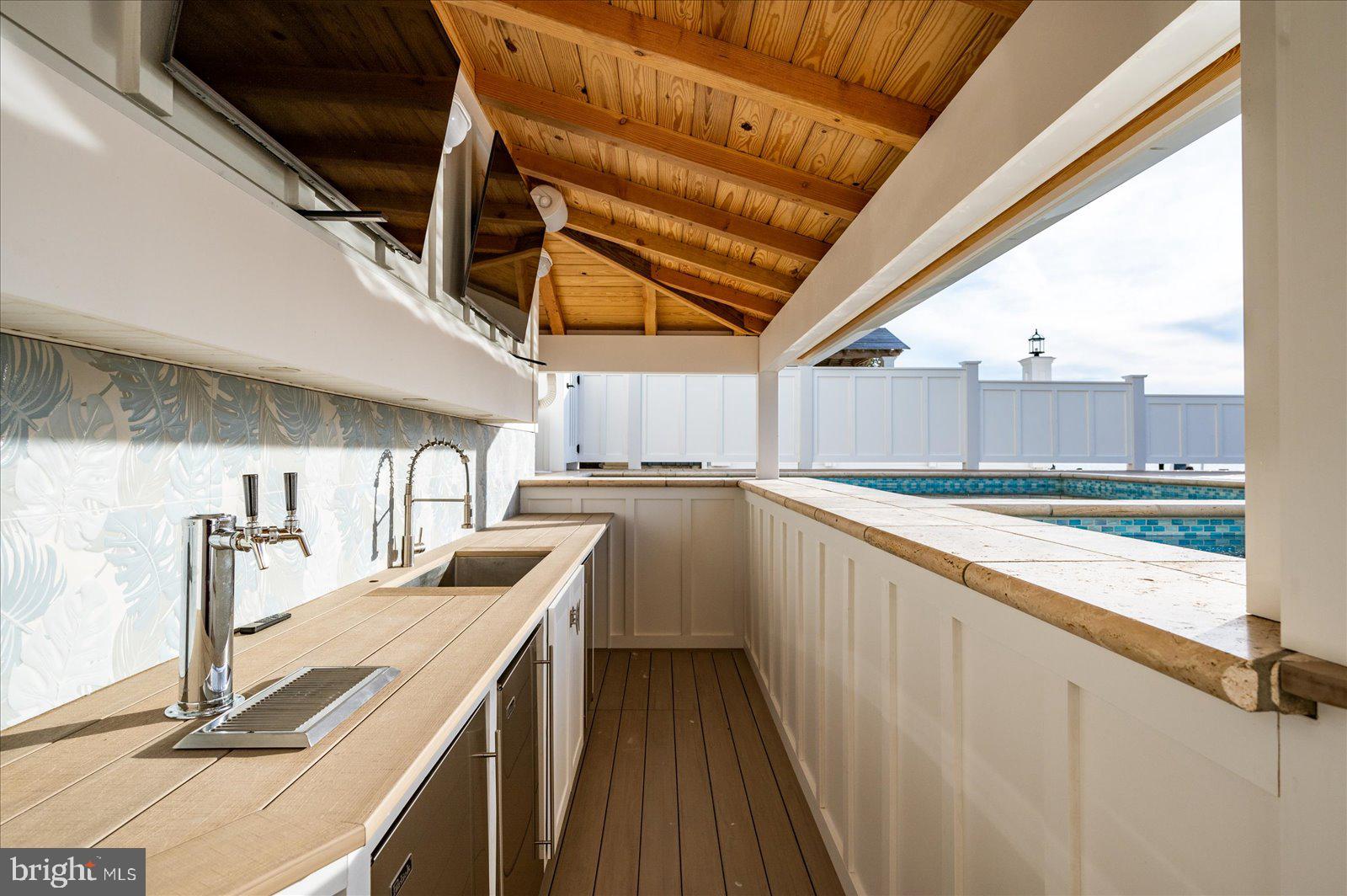 CAINE KEYS II EXT - Residential