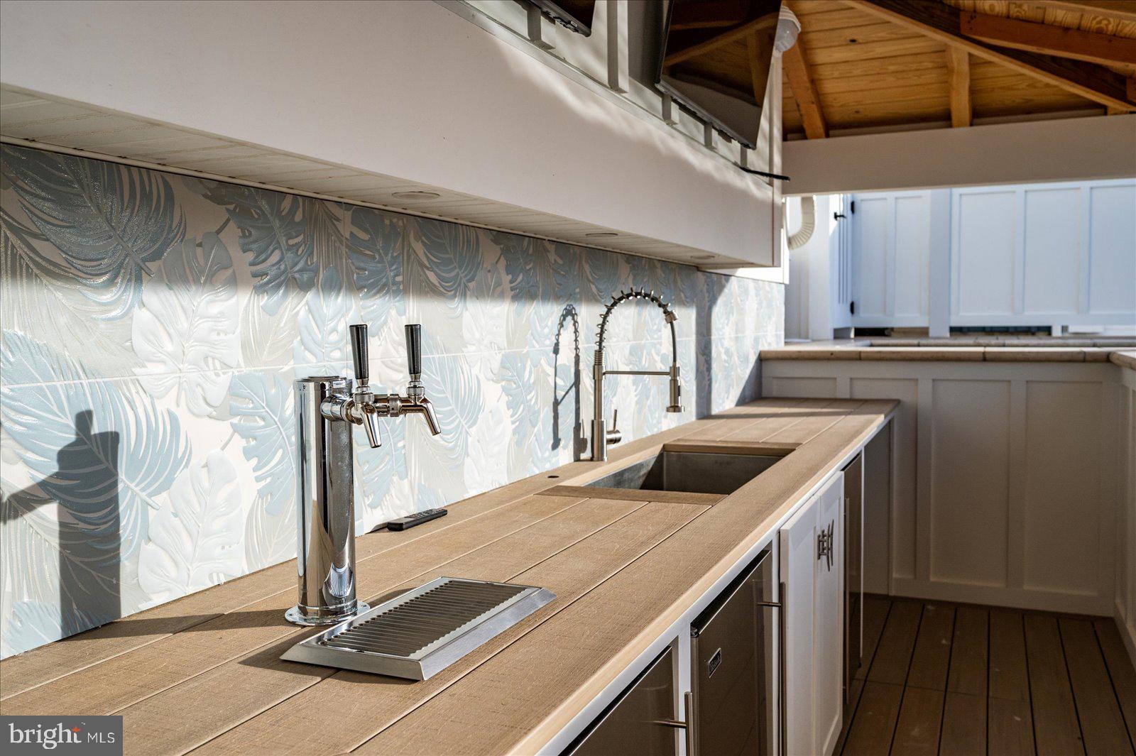 CAINE KEYS II EXT - Residential