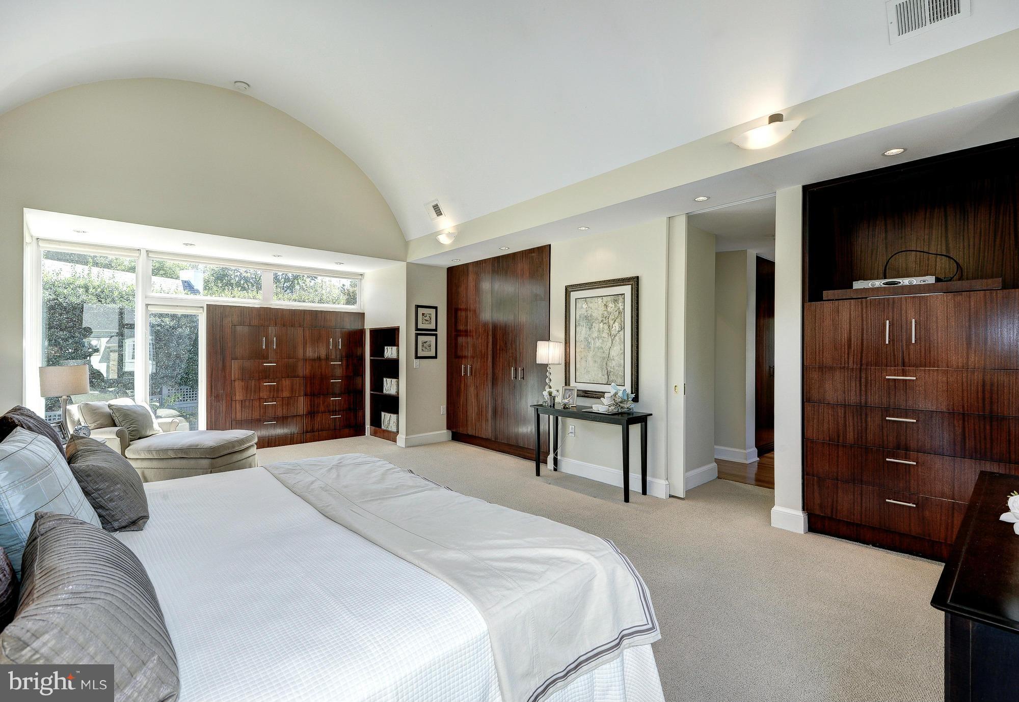 COUNTRY CLUB HILLS - Residential