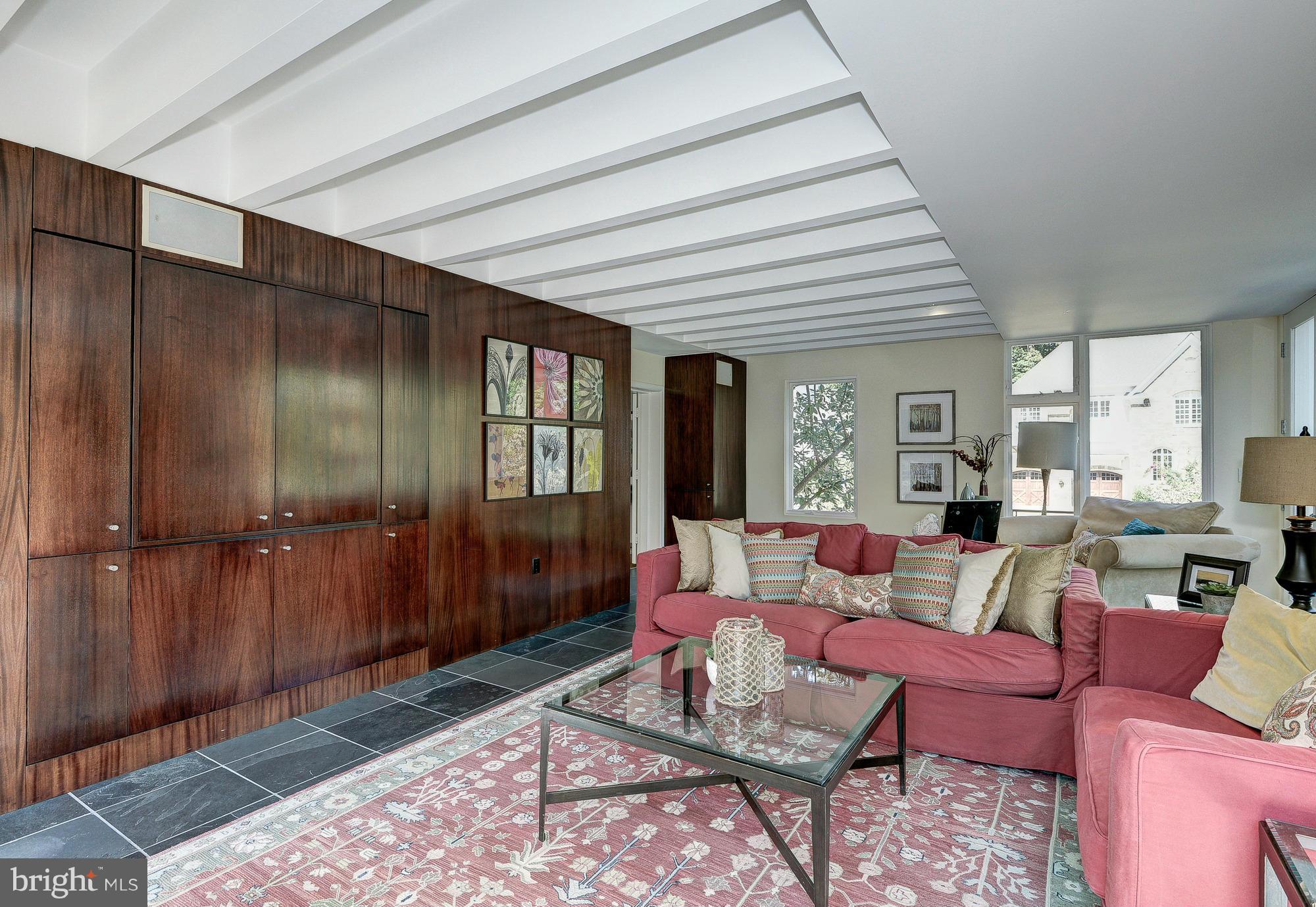 COUNTRY CLUB HILLS - Residential