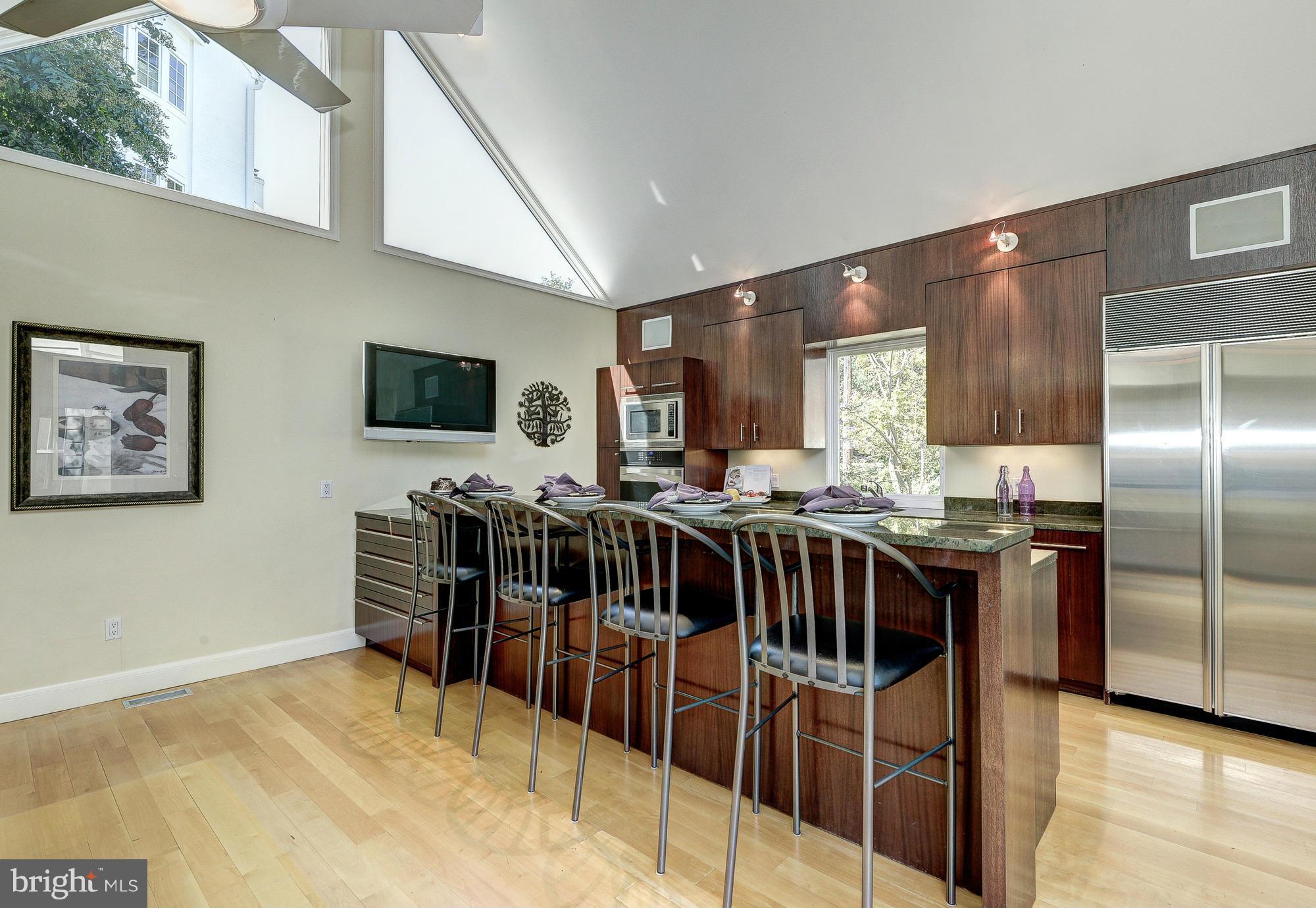 COUNTRY CLUB HILLS - Residential