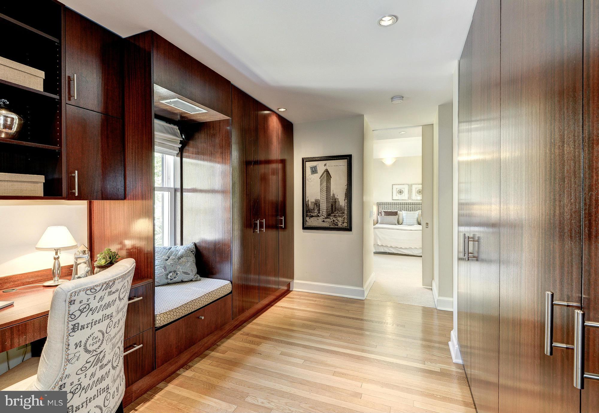 COUNTRY CLUB HILLS - Residential