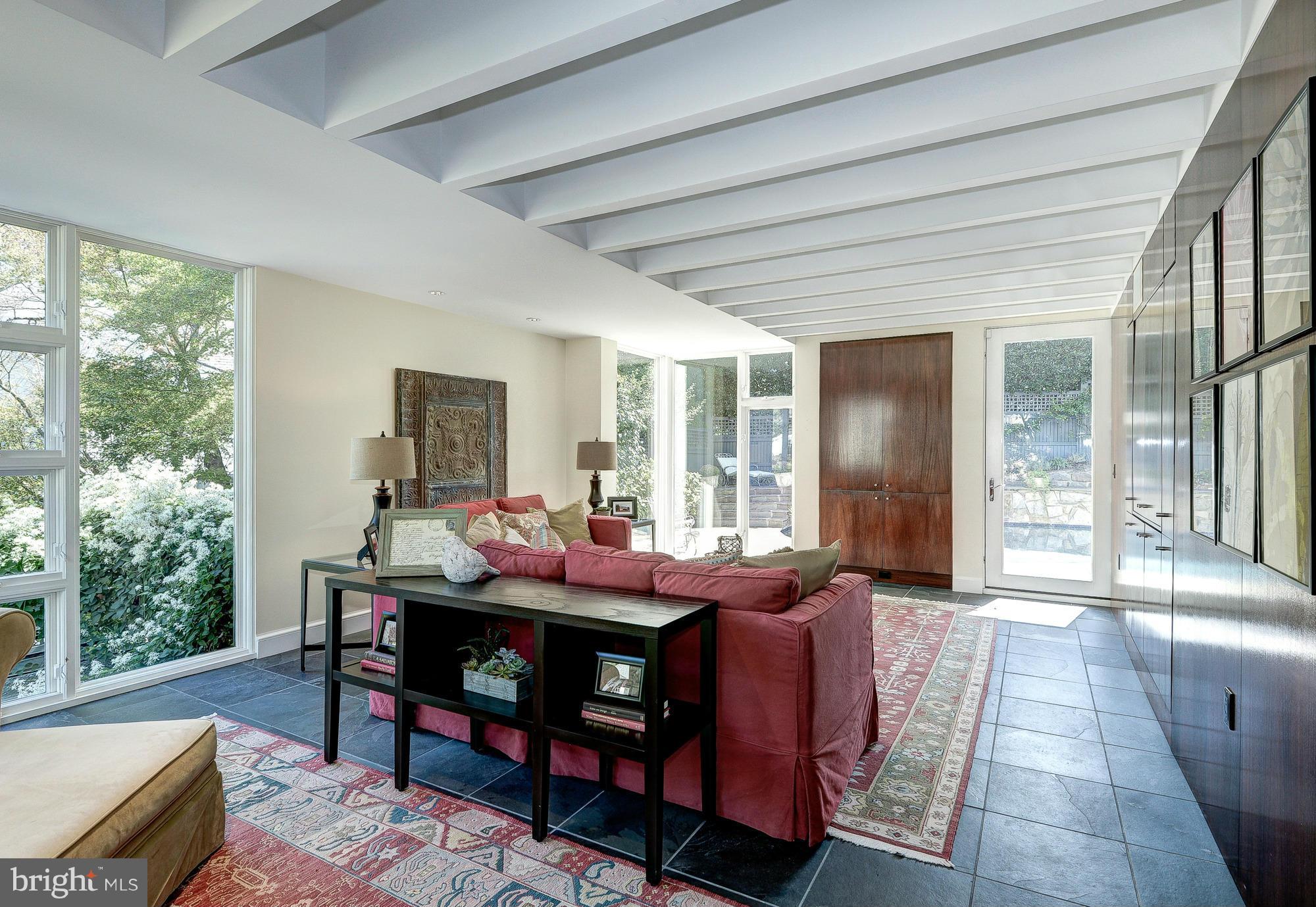 COUNTRY CLUB HILLS - Residential