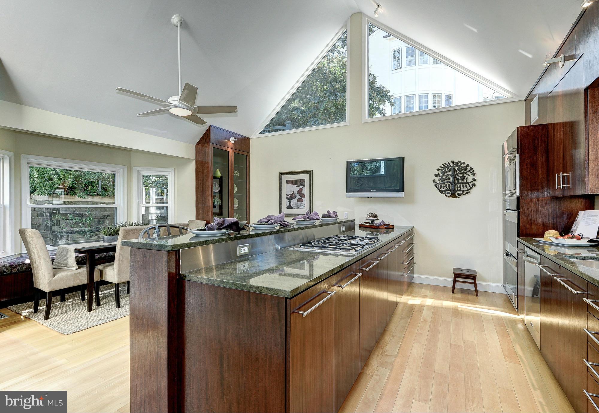 COUNTRY CLUB HILLS - Residential