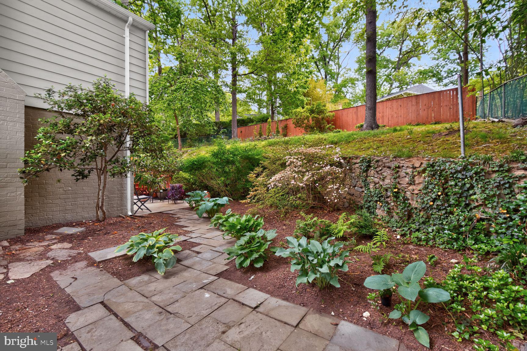 WOODLEY GARDENS - Residential
