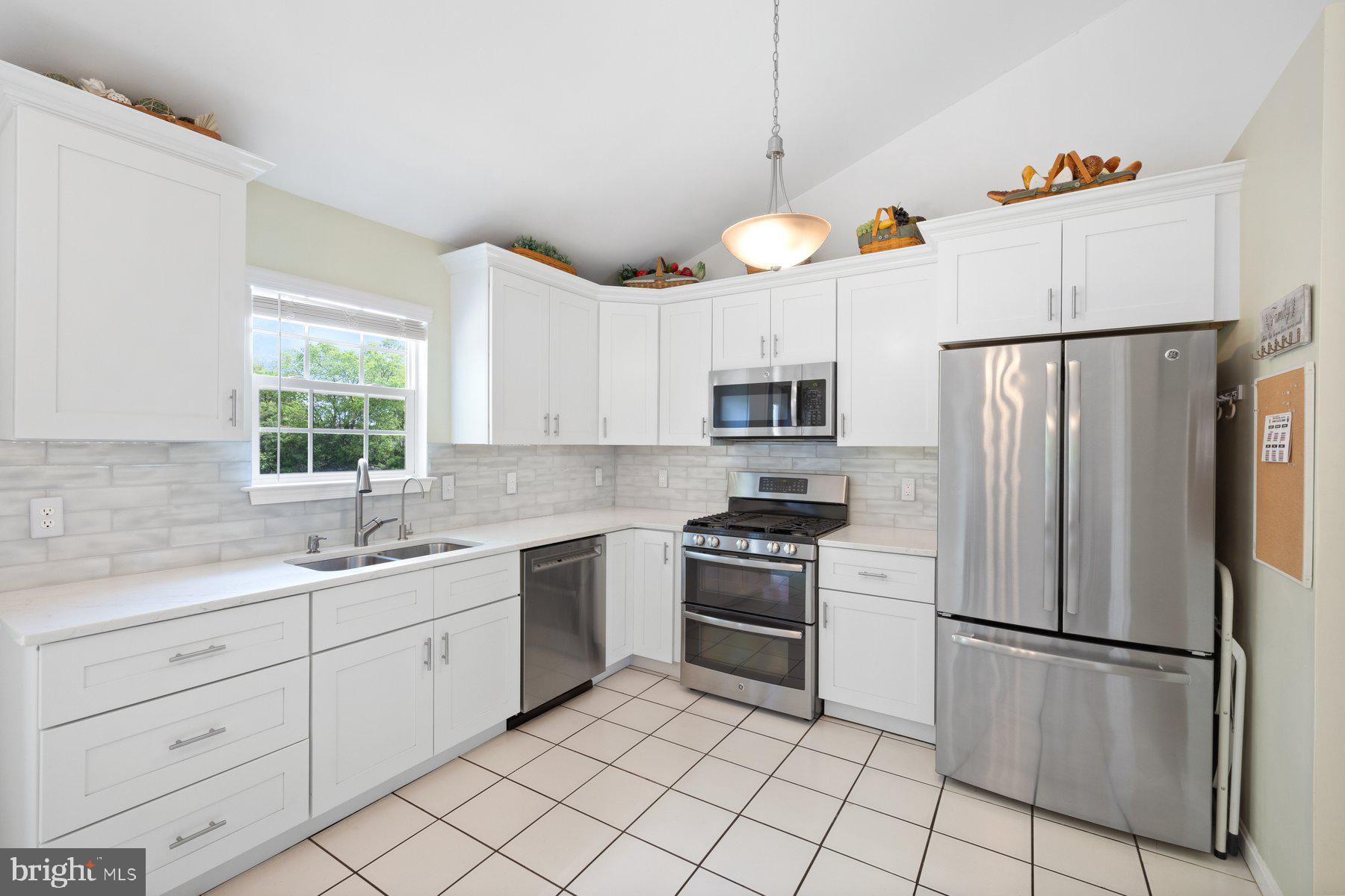 LAKE COVENTRY - Residential