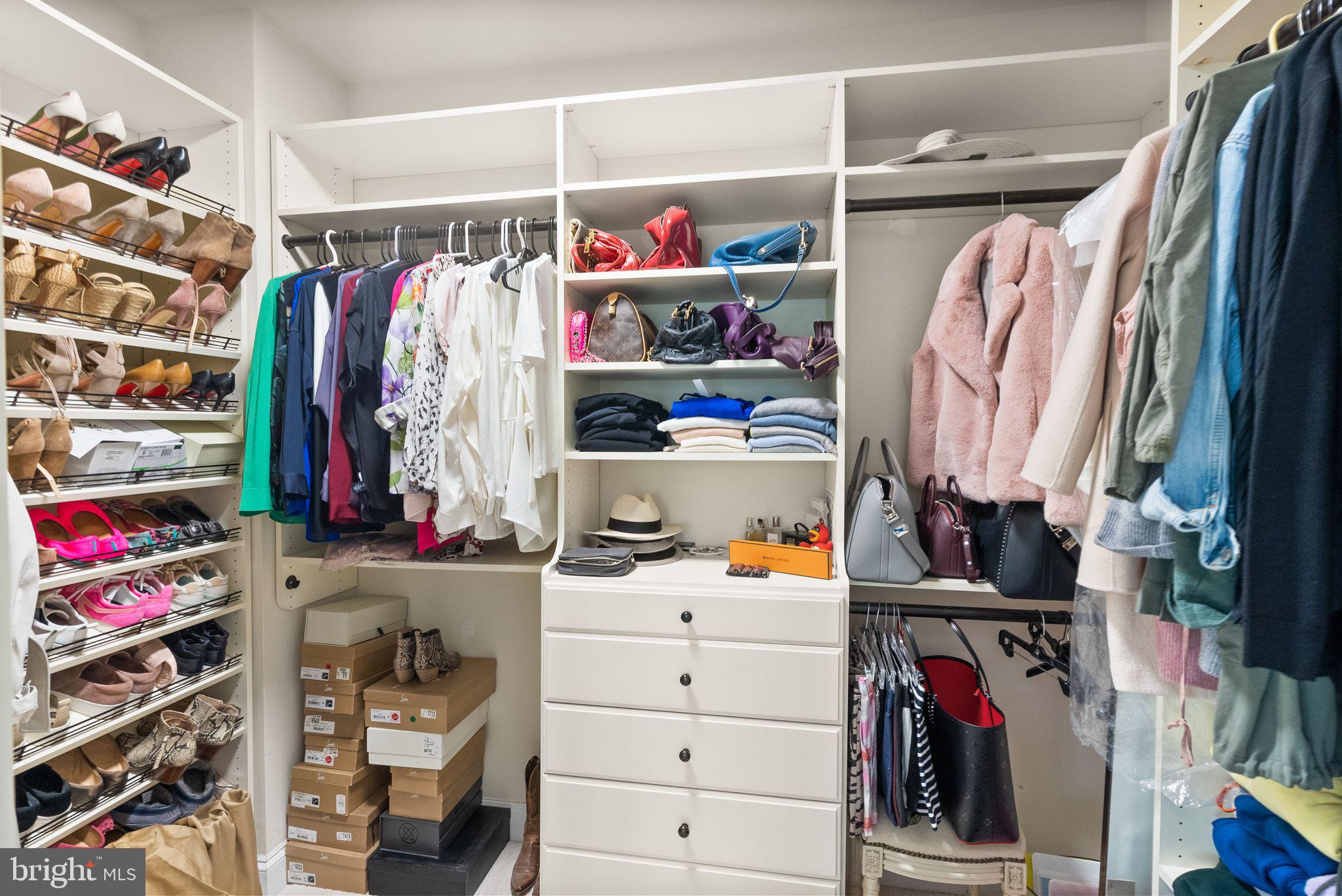 LANSDOWNE ON THE POTOMAC - Residential