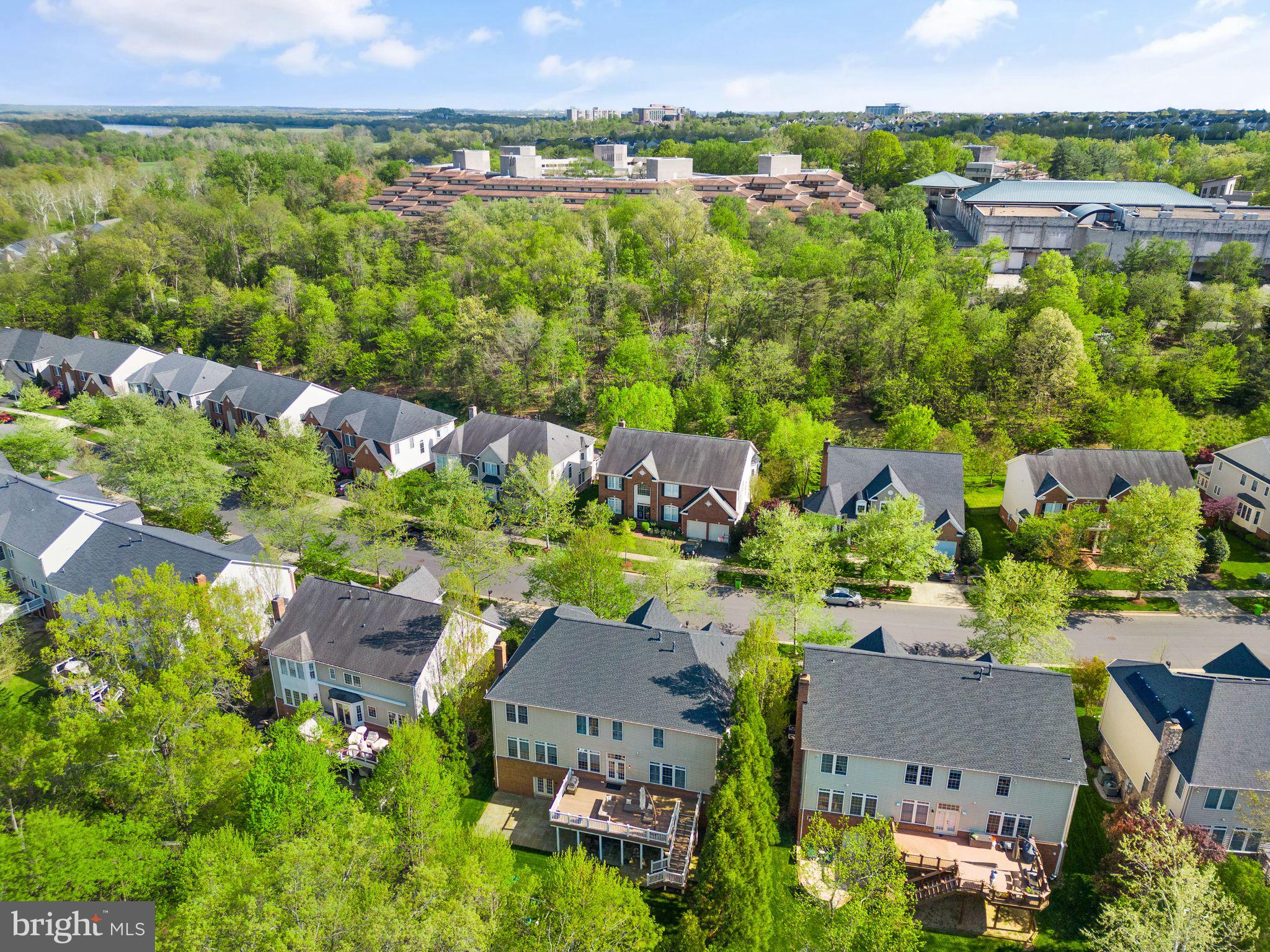 LANSDOWNE ON THE POTOMAC - Residential