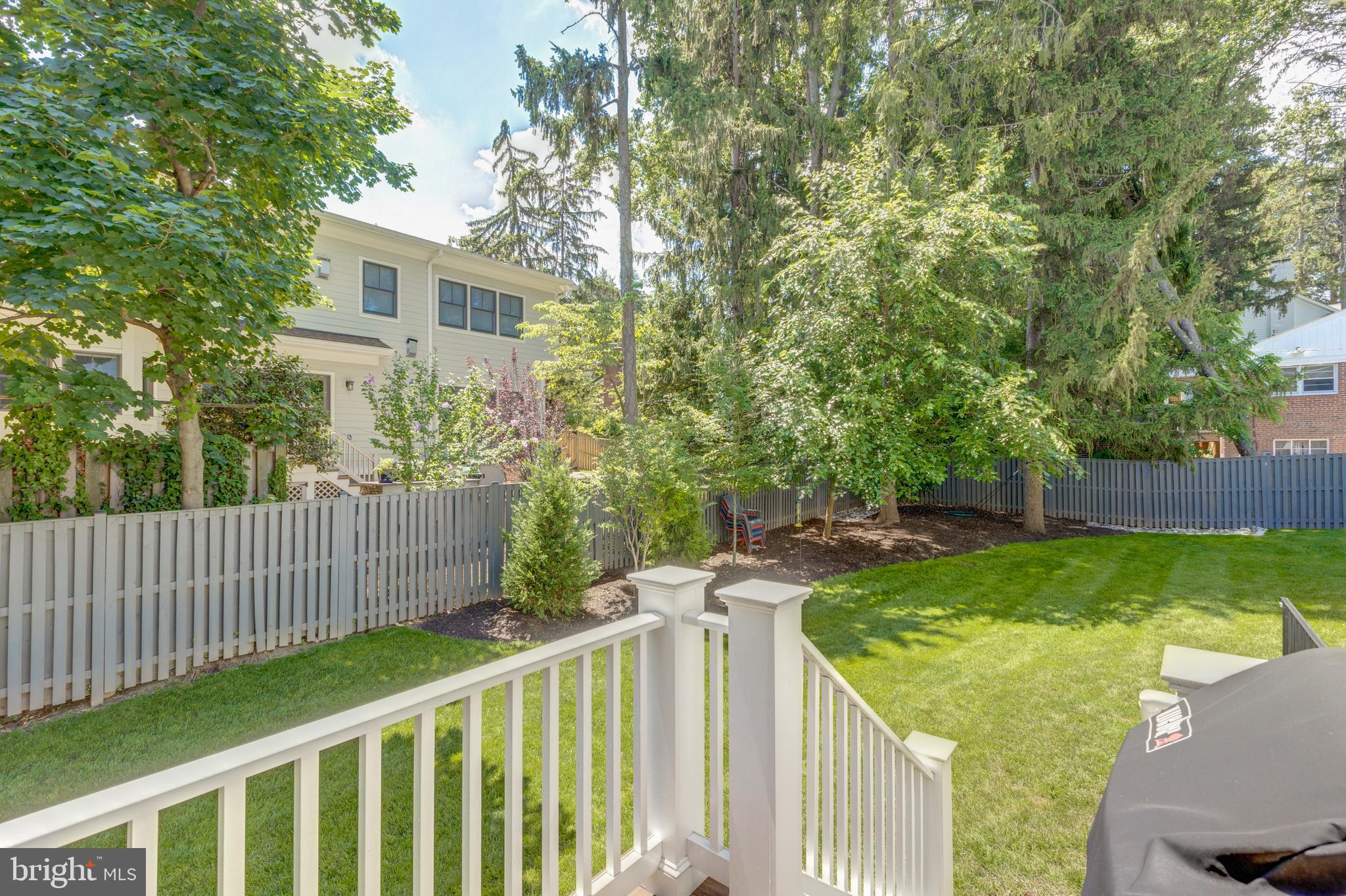 CRESCENT HILLS - Residential