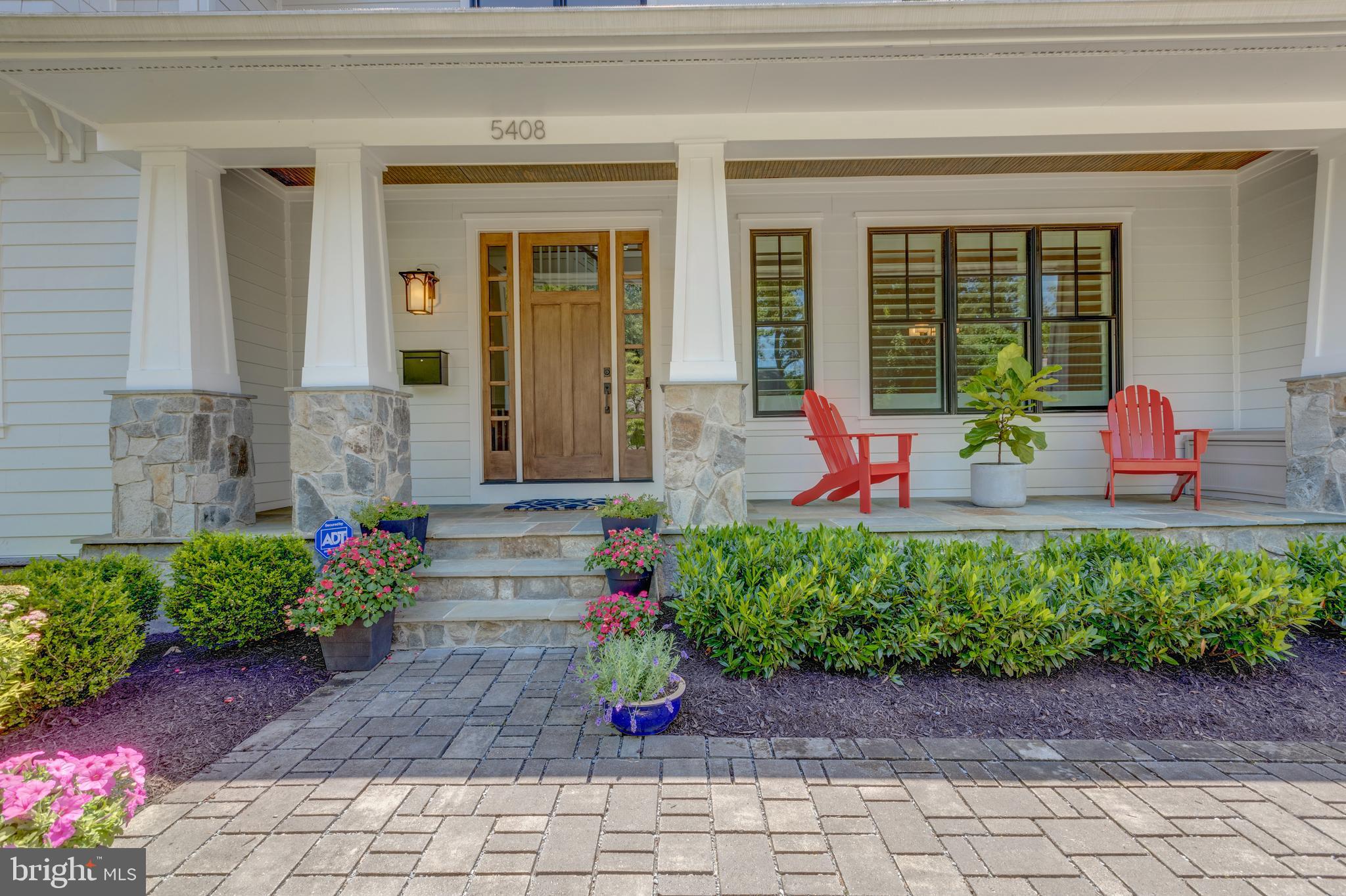 CRESCENT HILLS - Residential