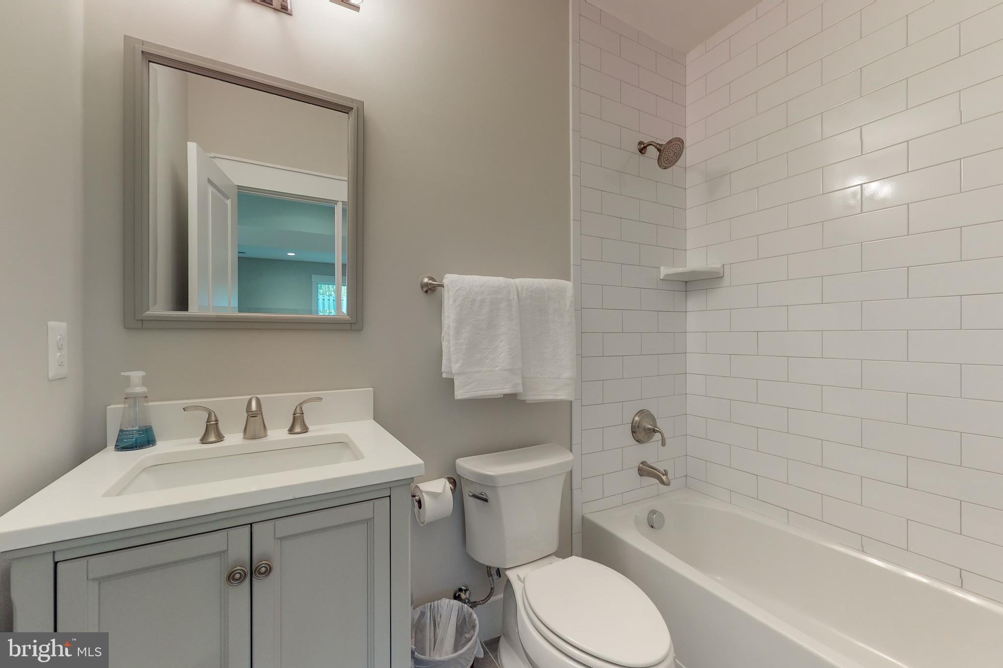 CRESCENT HILLS - Residential