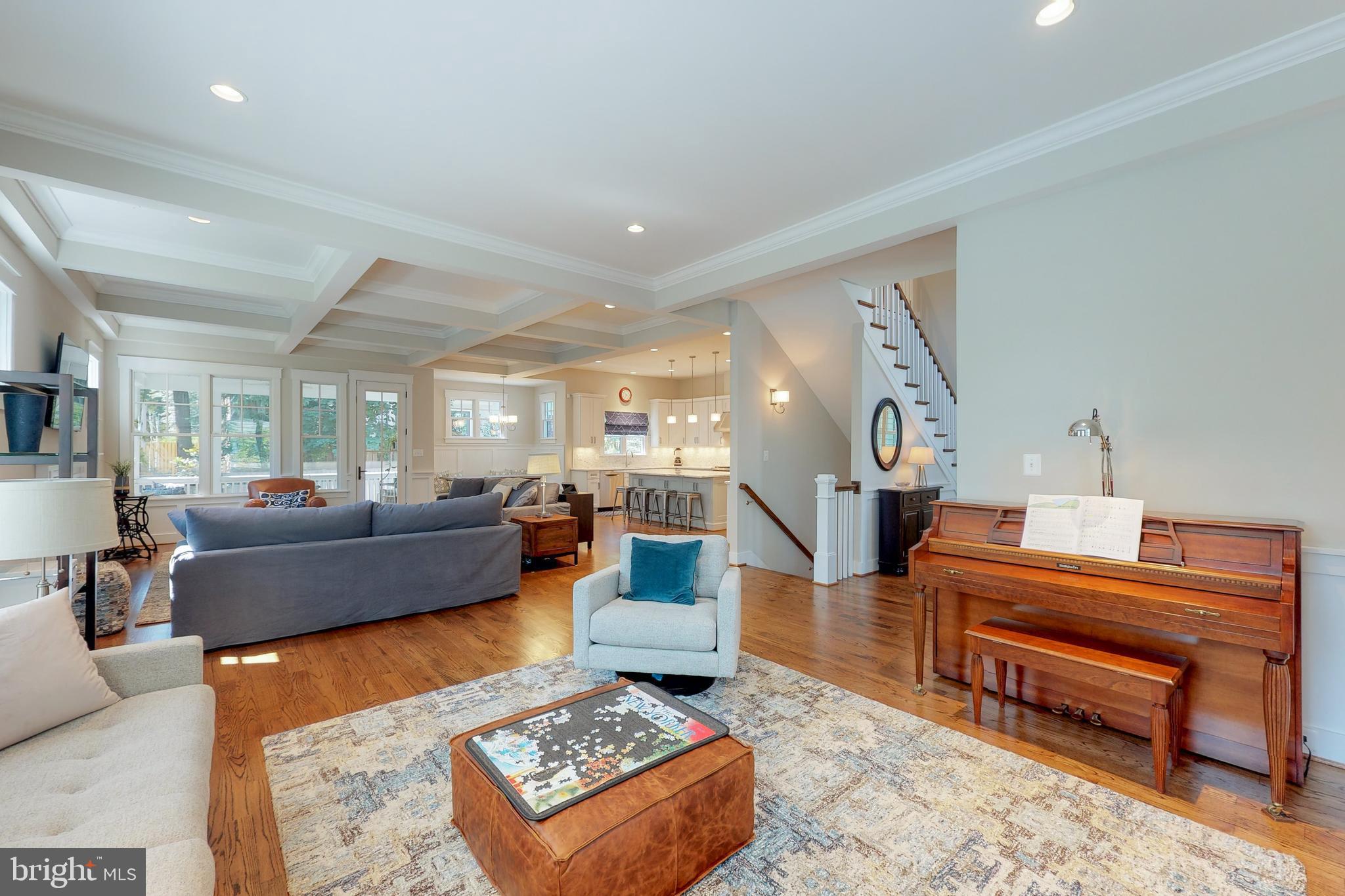 CRESCENT HILLS - Residential